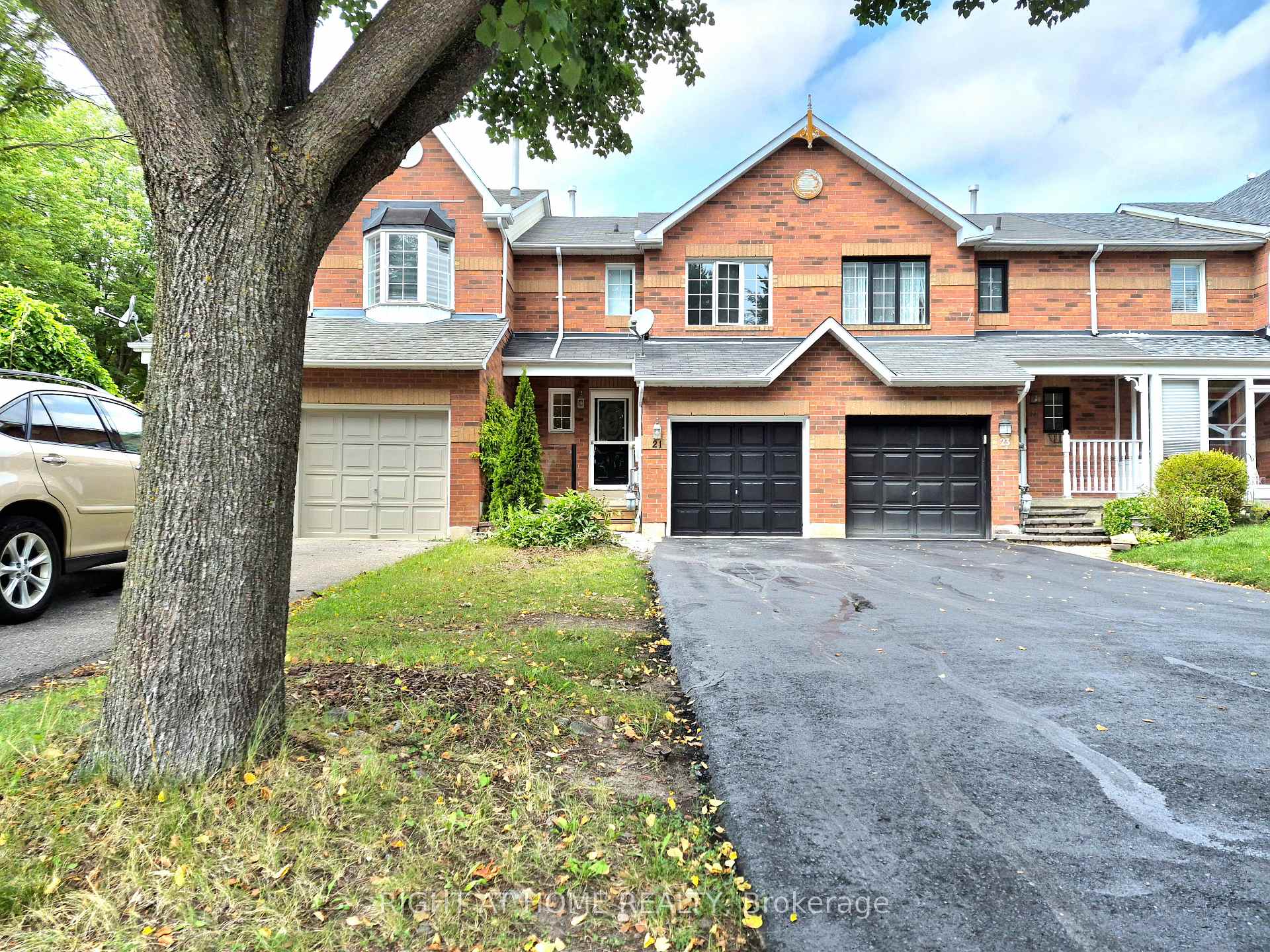 21 Mccullock Crescent, Ajax, ON L1T 3X1