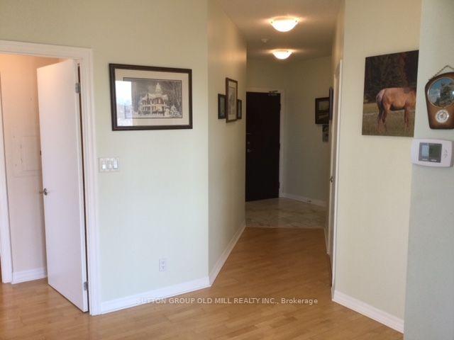 1359 Rathburn Road E 909, Mississauga, ON L4W 5P7