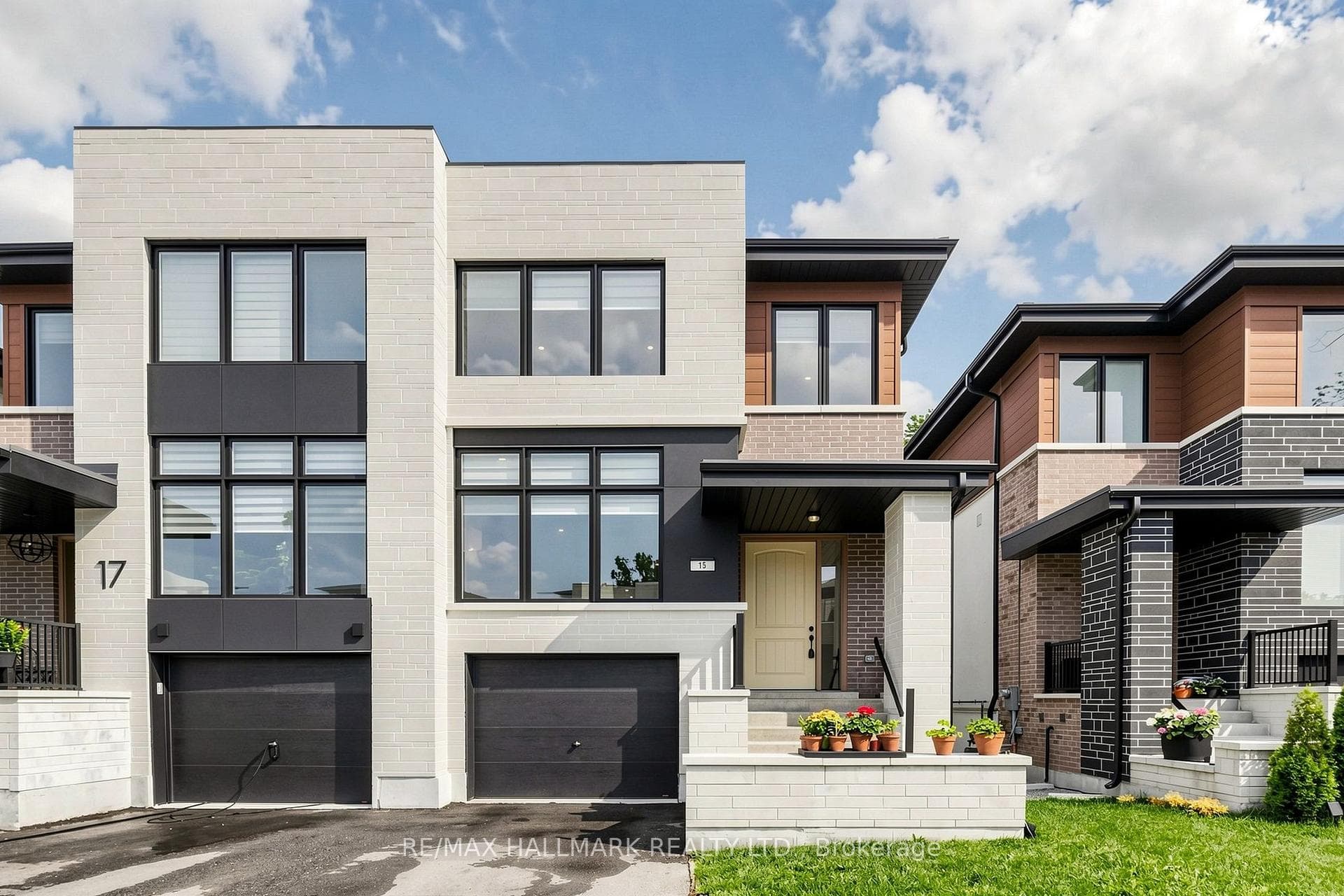 15 Direzze Court S, Richmond Hill, ON L4C 5T8