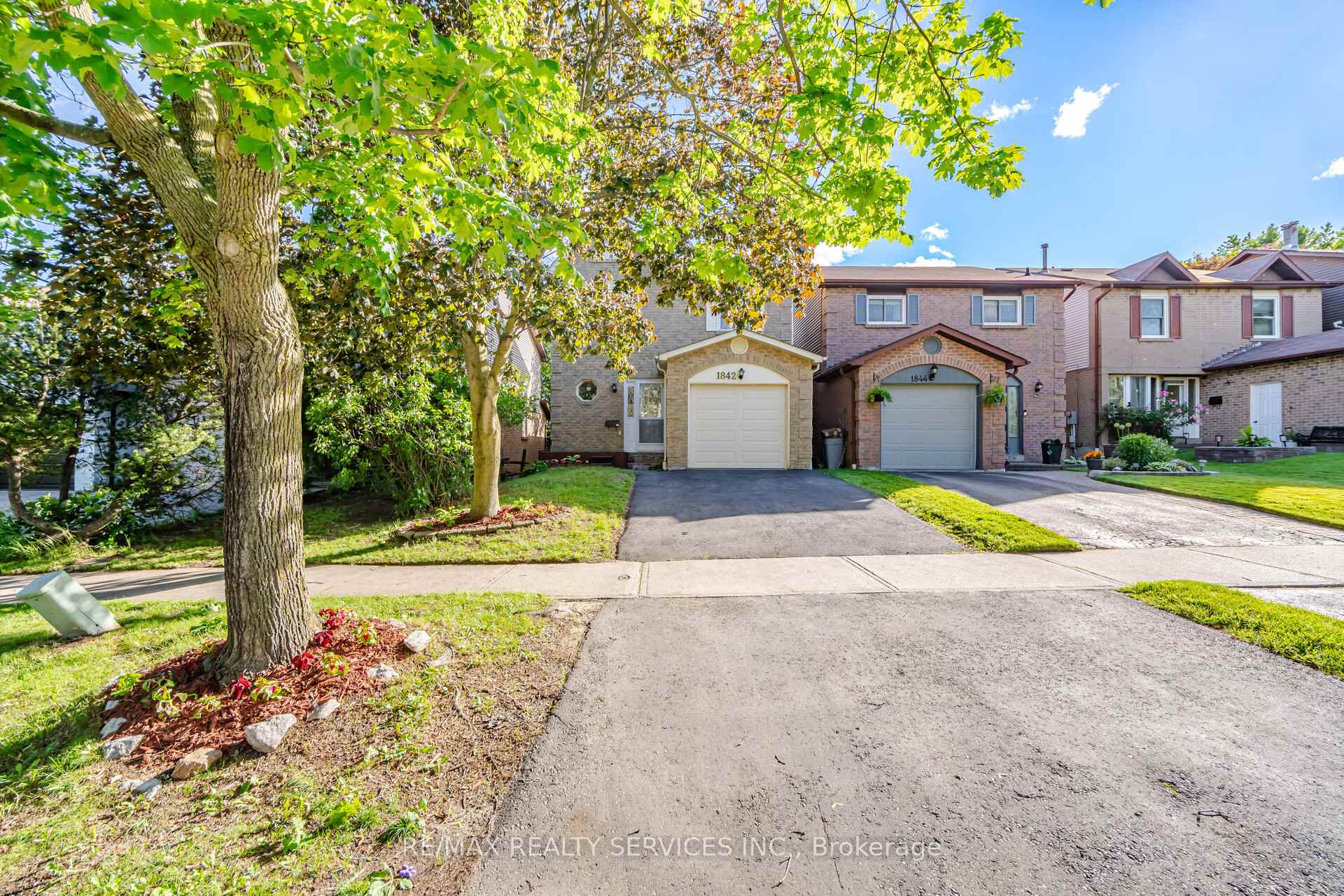 1842 Cricket Lane, Pickering, ON L1V 3J3