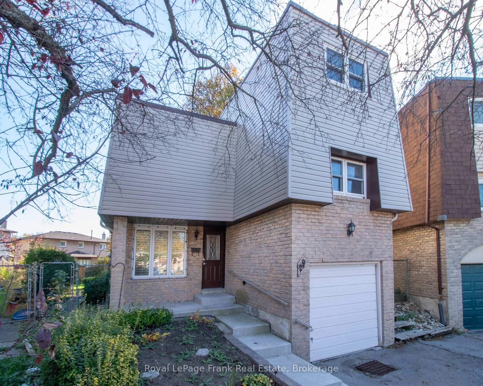 29 Graham Court, Whitby, ON L1N 6E1
