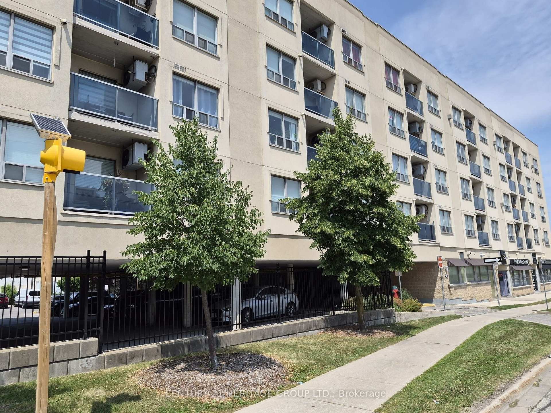 160 Wellington Street 513, Aurora, ON L4G 1J3