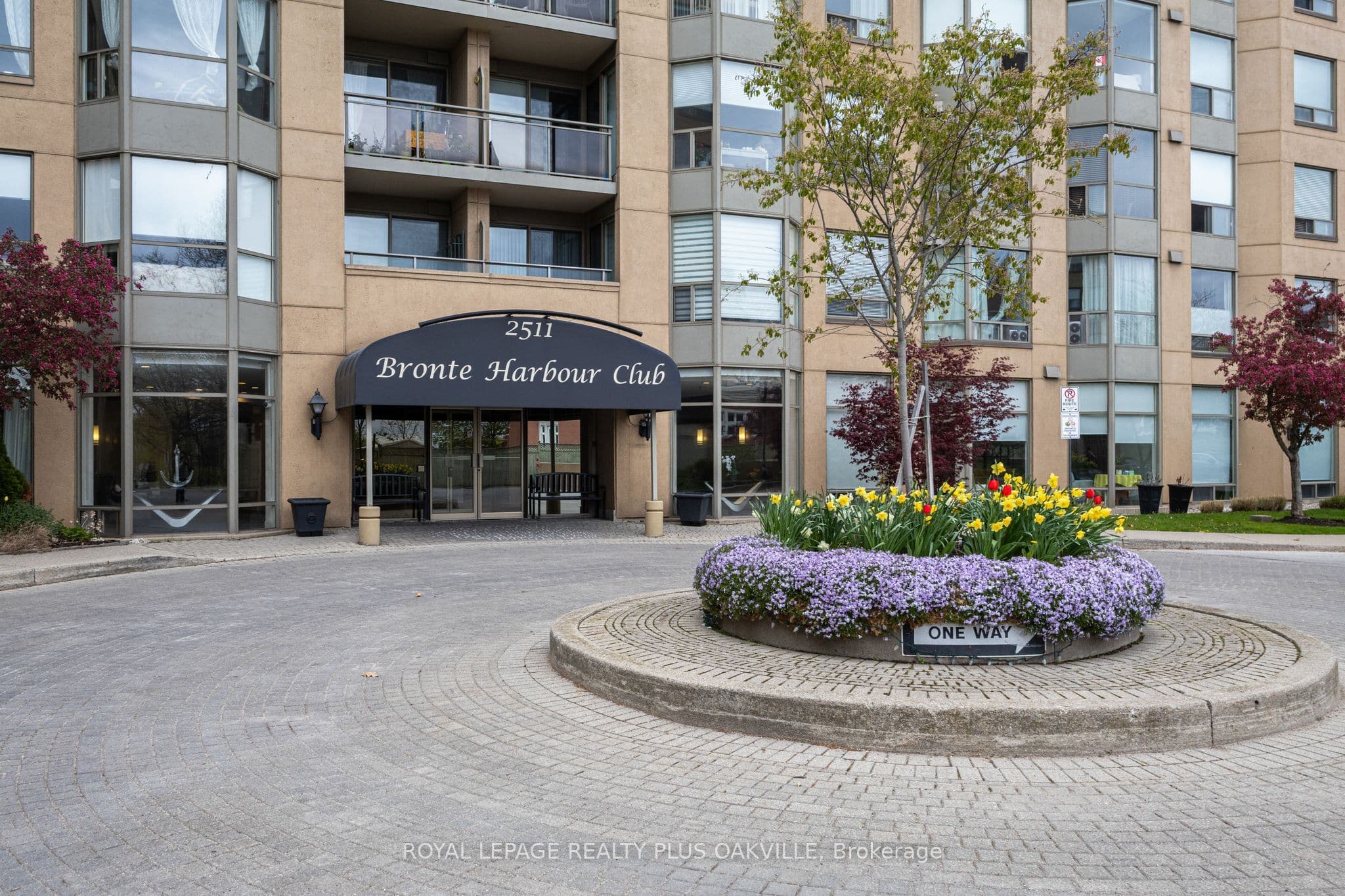 2511 Lakeshore Road, Oakville - Condo Apartment