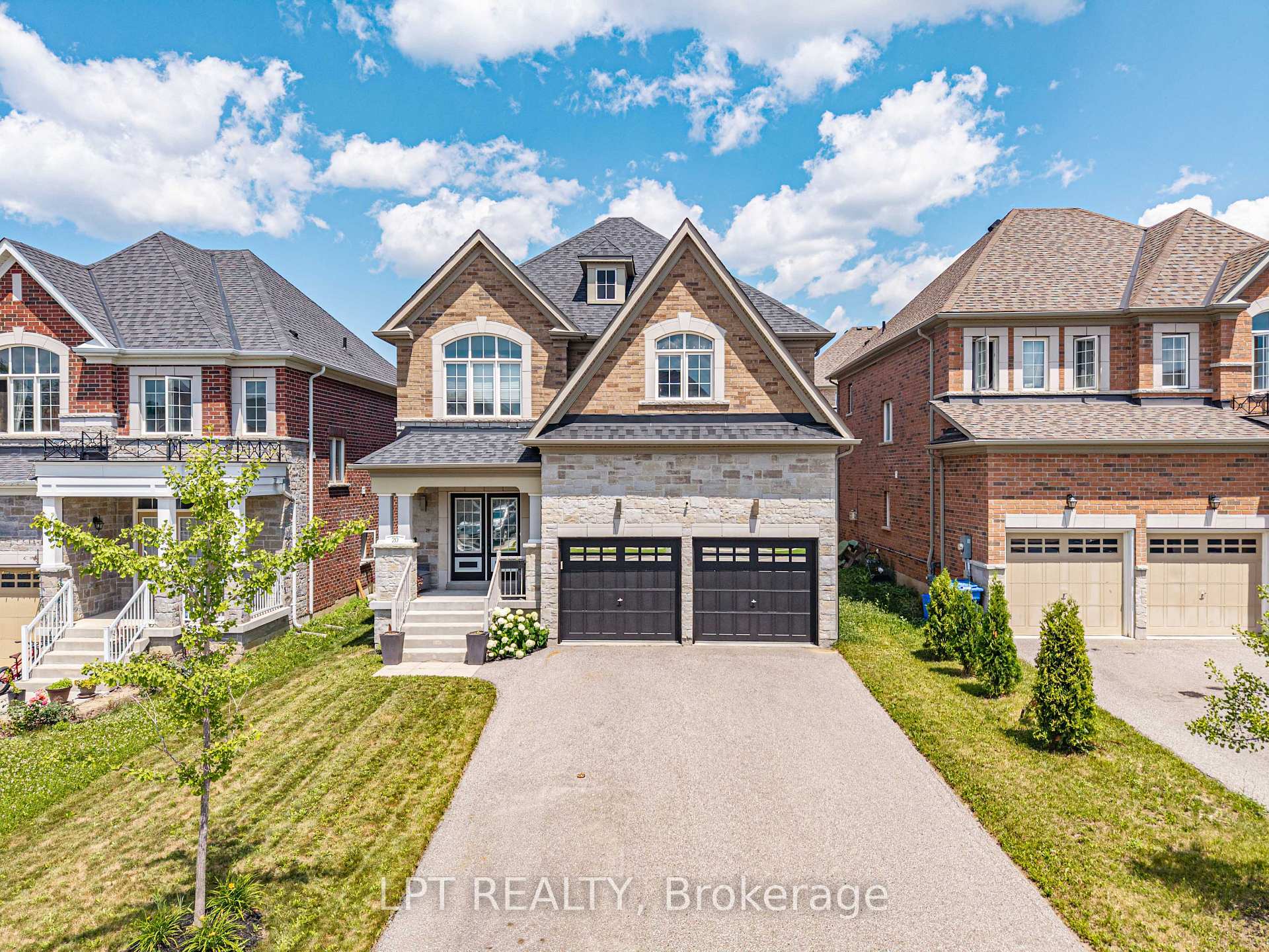 20 Manor Forest Road, East Gwillimbury, ON L0G 1M0