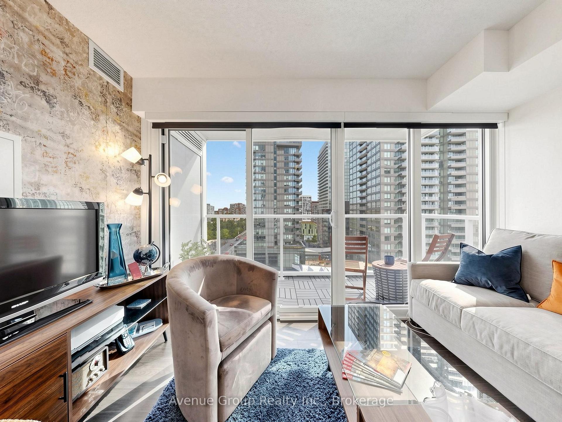 19 Bathurst Street 1105, Toronto, ON M5V 0N2