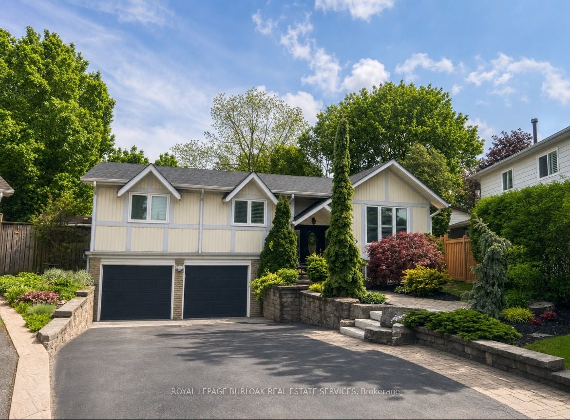 2207 Jester Court, Burlington - Detached