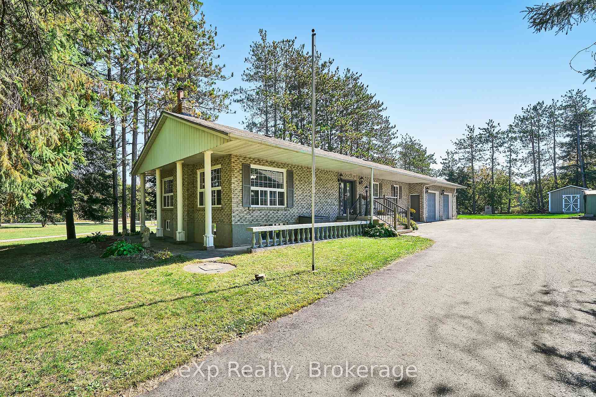9 Hilda Avenue, Uxbridge, ON L9P 1R2