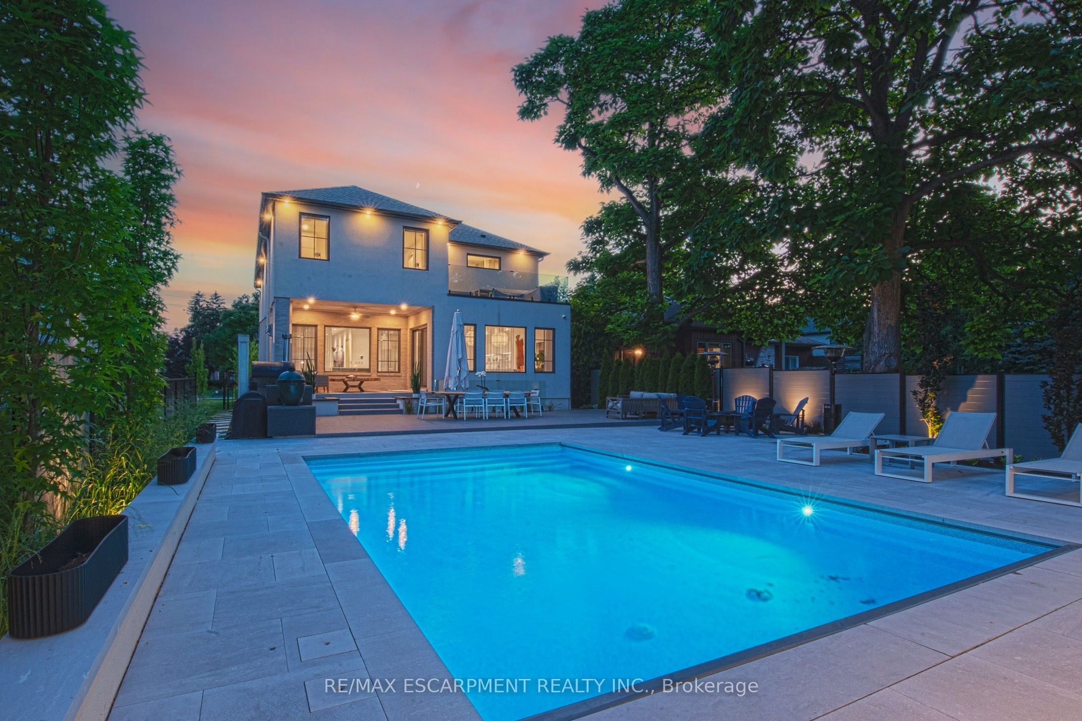 977 Gorton Avenue, Burlington - Detached