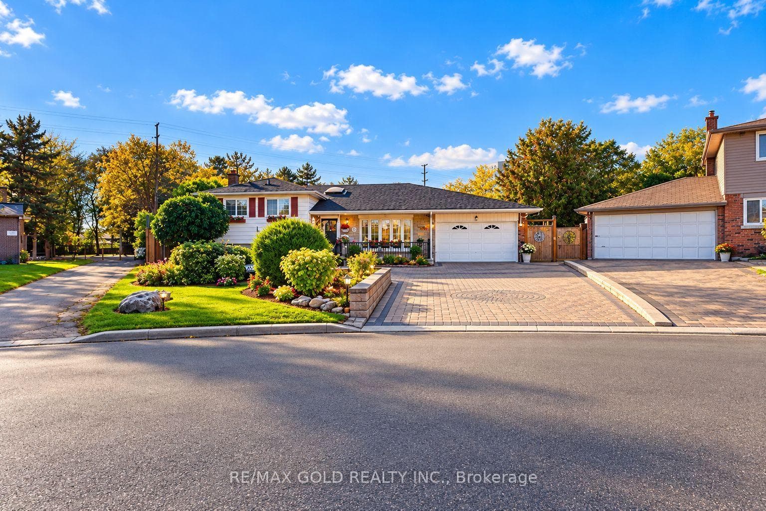8 EASTON Place, Brampton, ON L6T 2A7