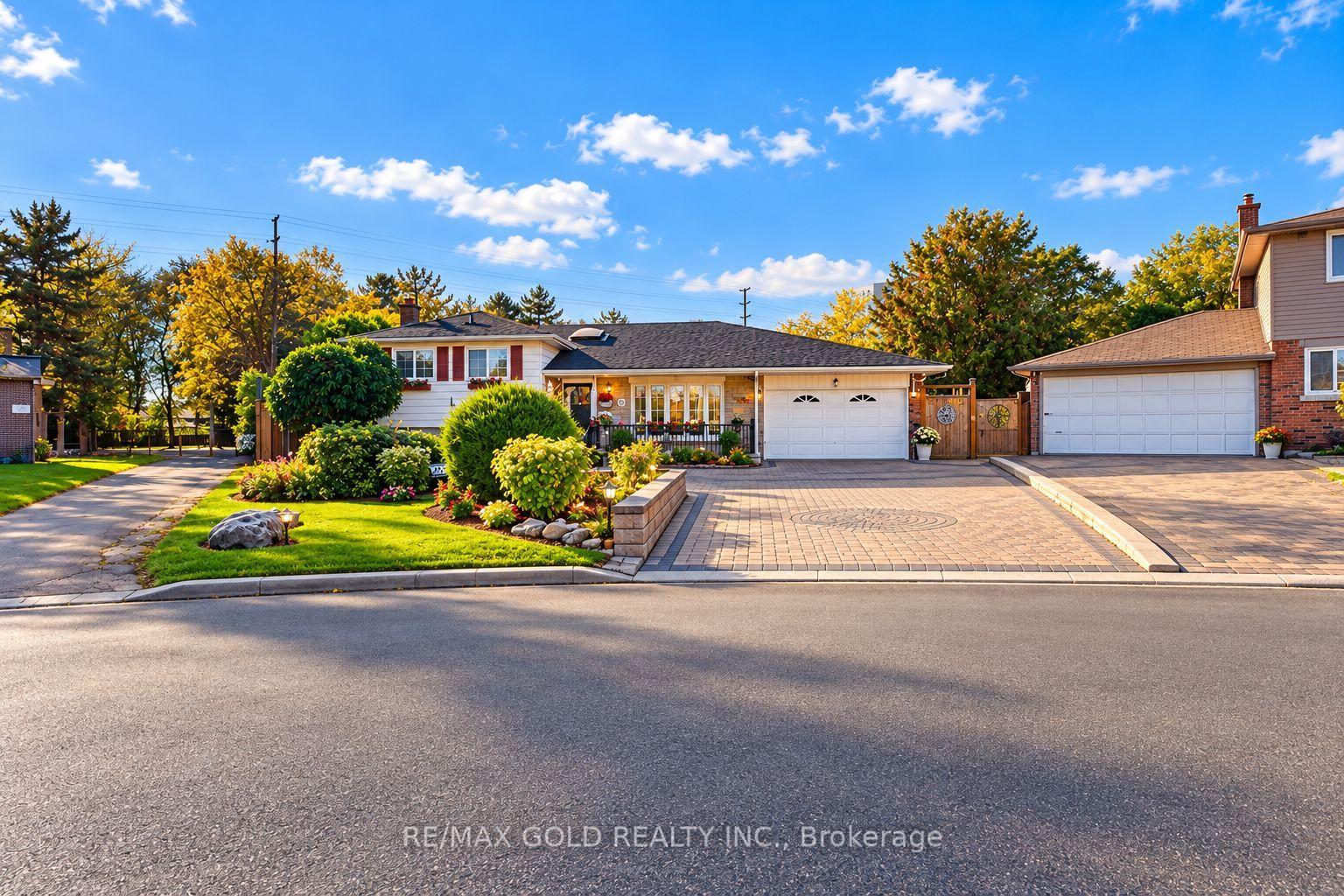 8 EASTON Place, Brampton, ON L6T 2A7