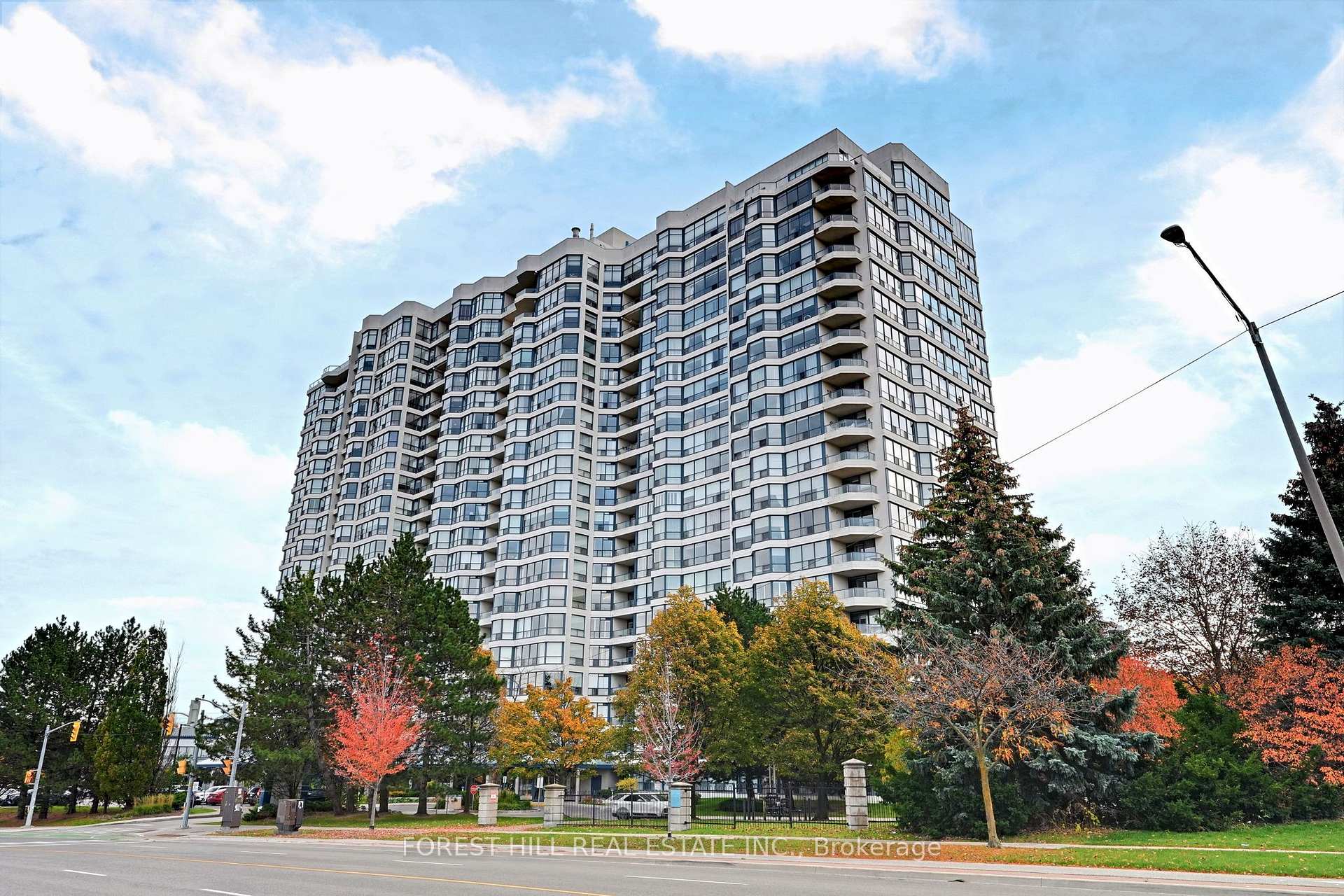 1 Clark Avenue 1606, Vaughan, ON L4J 7Y6