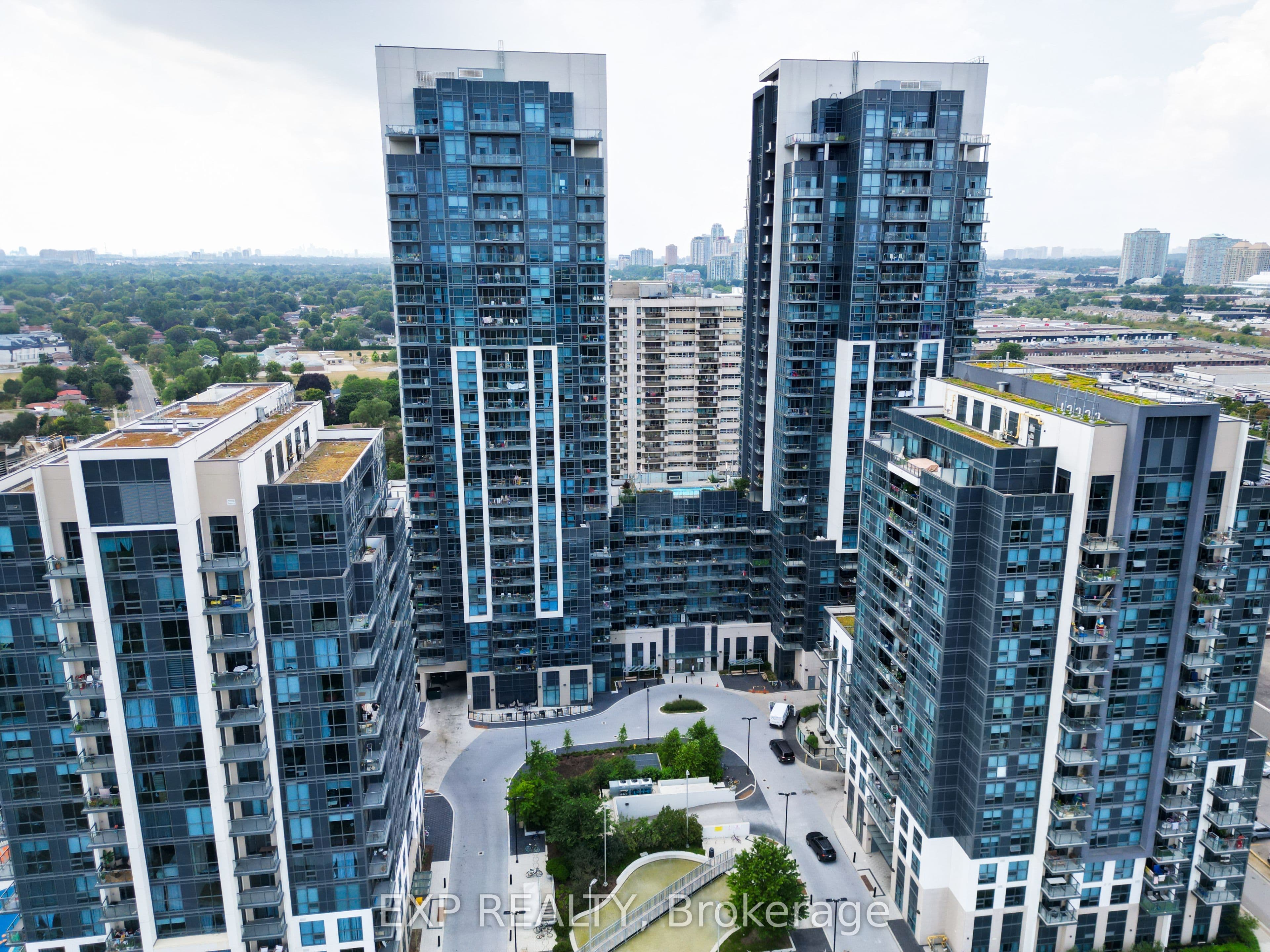 30 Meadowglen Place, Toronto - Condo Apartment