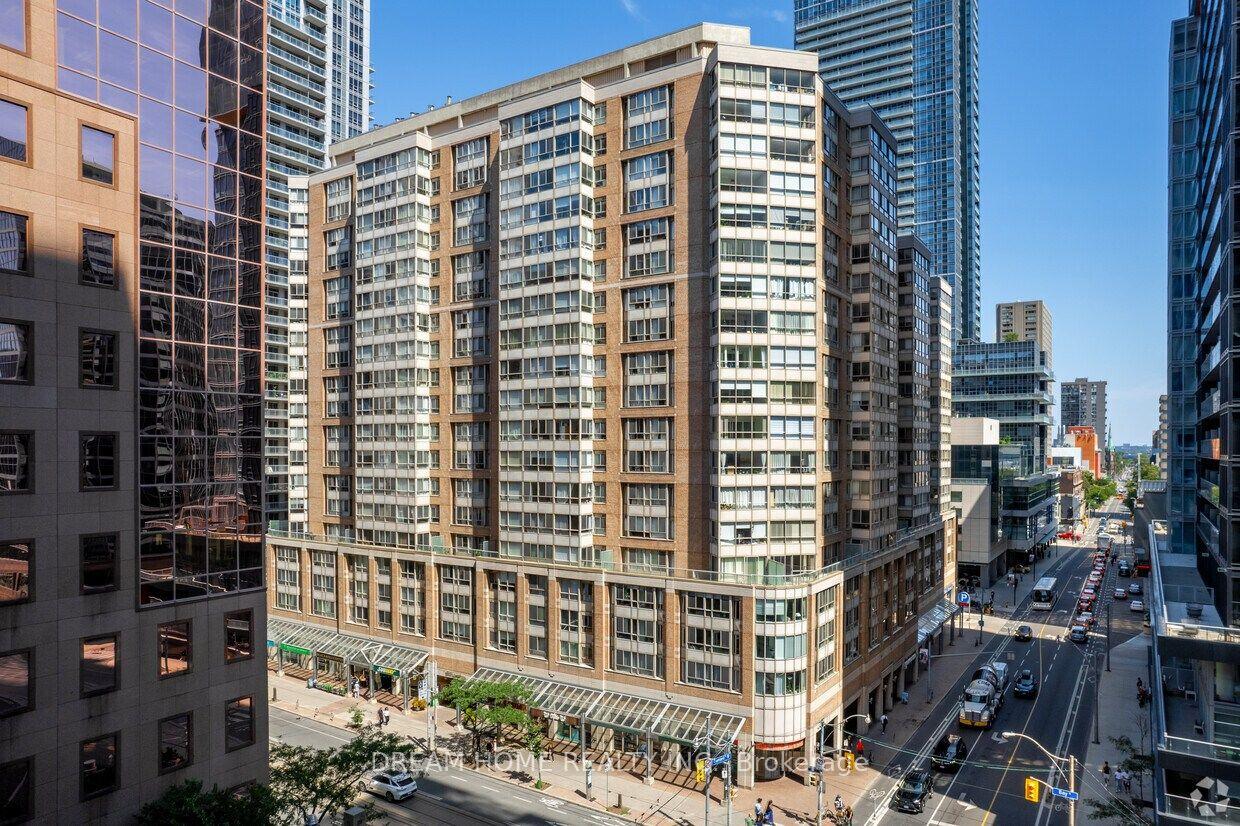 717 Bay Street 1505, Toronto, ON M5G 2J9