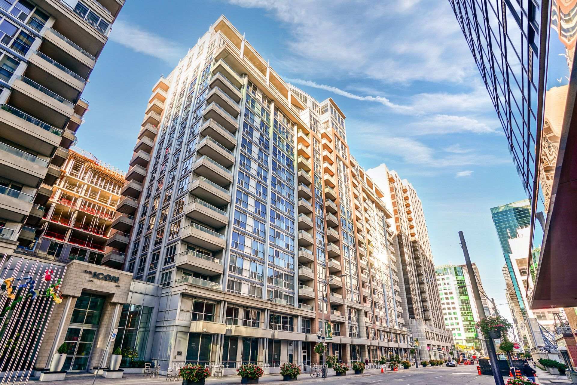 250 Wellington Street W 635, Toronto, ON M5V 3P6