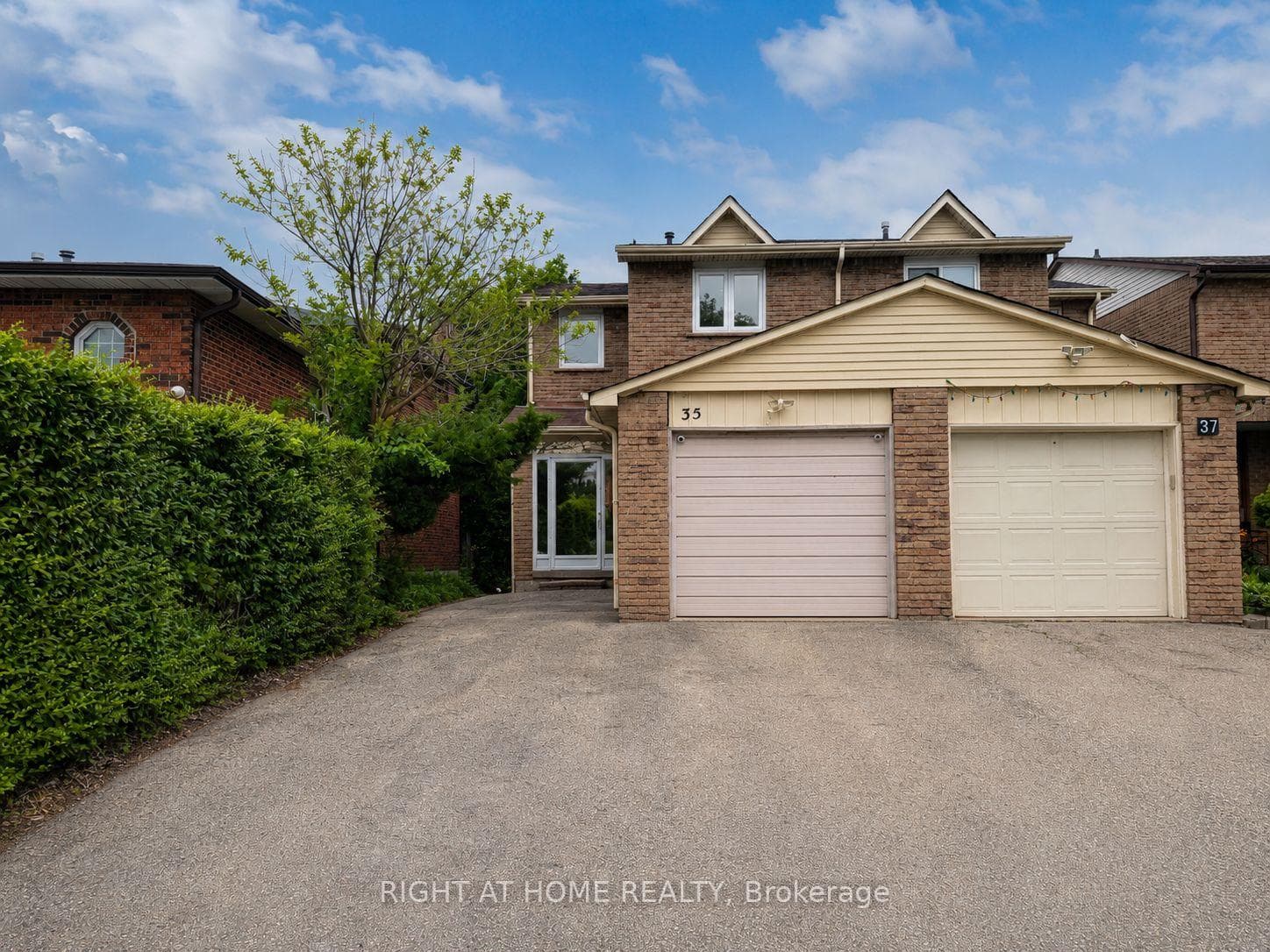 35 Chalfield Lane, Mississauga, ON L4Z 1K8