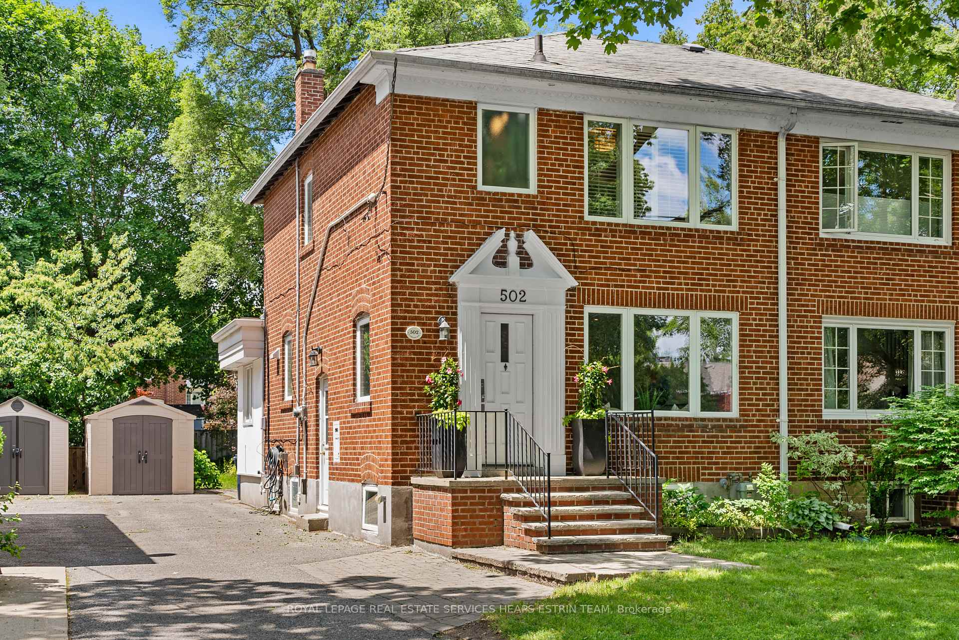 502 Sutherland Drive, Toronto C11, ON M4G 1K8