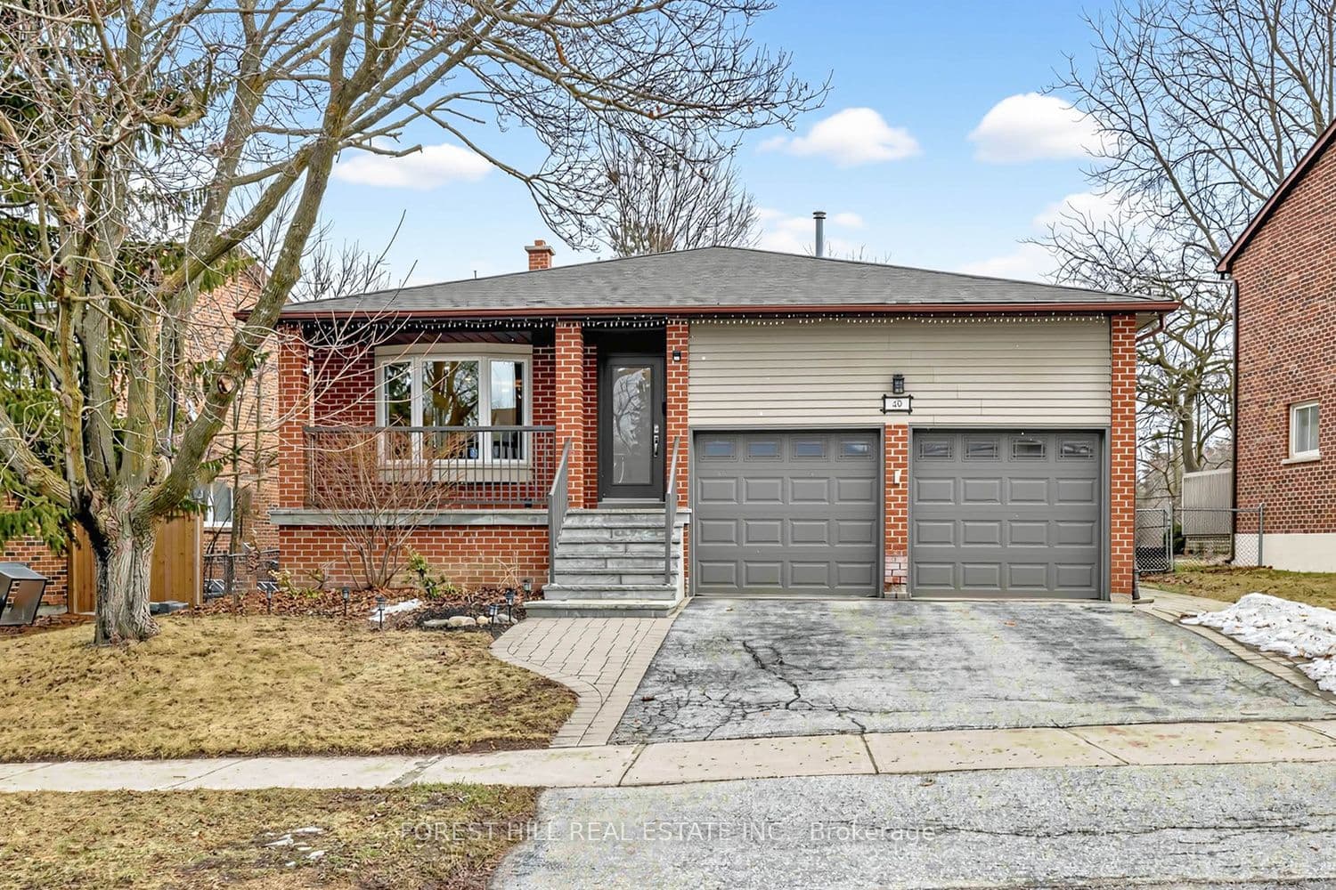 49 Seaton Drive, Aurora - Detached