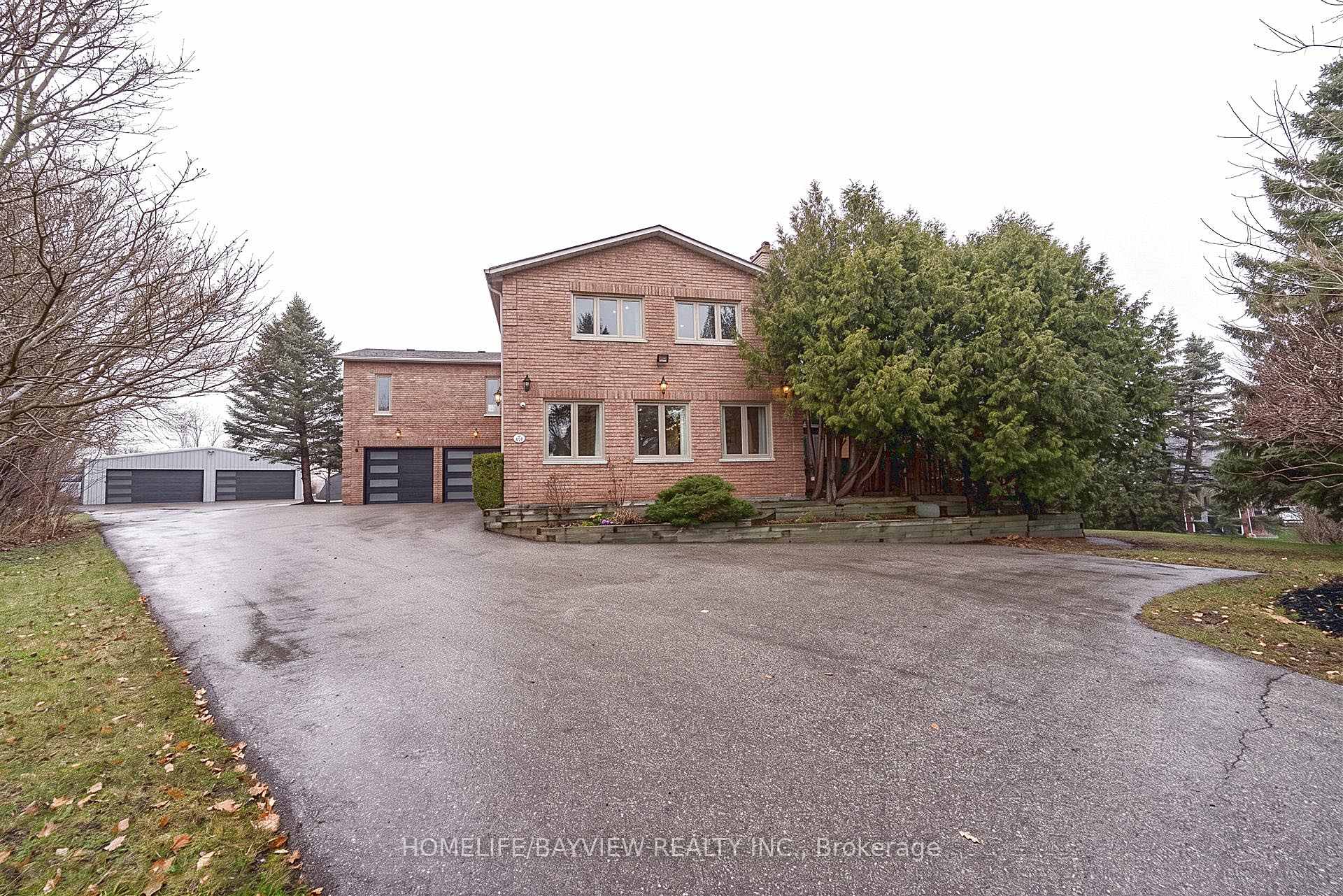 25 Whispering Pine Trail, Aurora, ON L4G 5C7