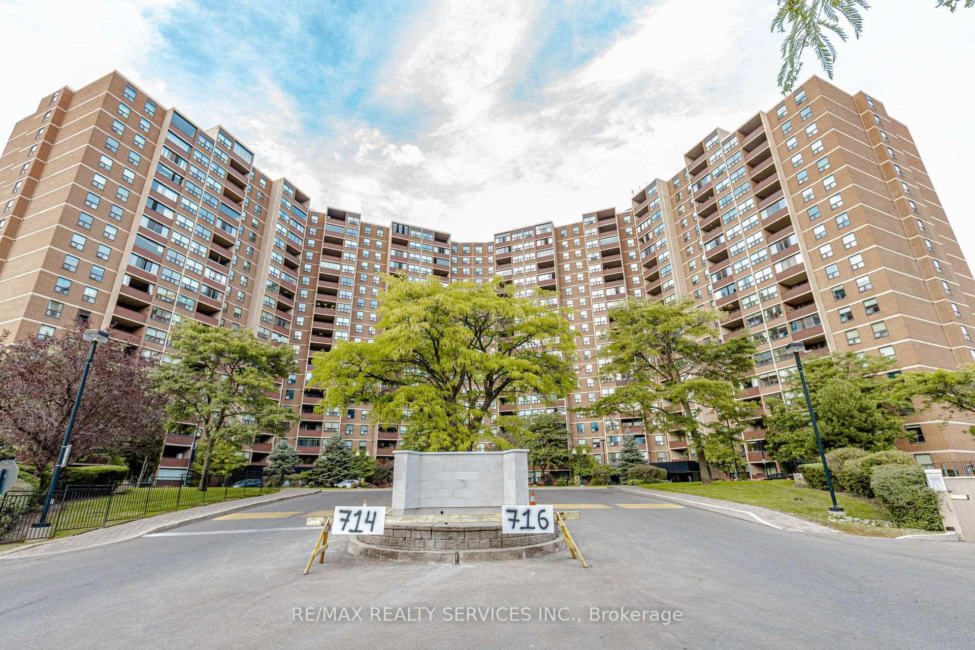 716 The West Mall 1405, Toronto, ON M9C 4X6