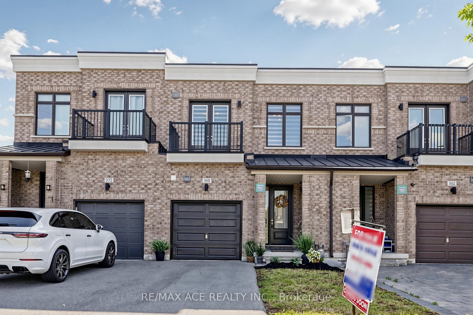 368 Elyse Court, Aurora, ON L4G 2C9