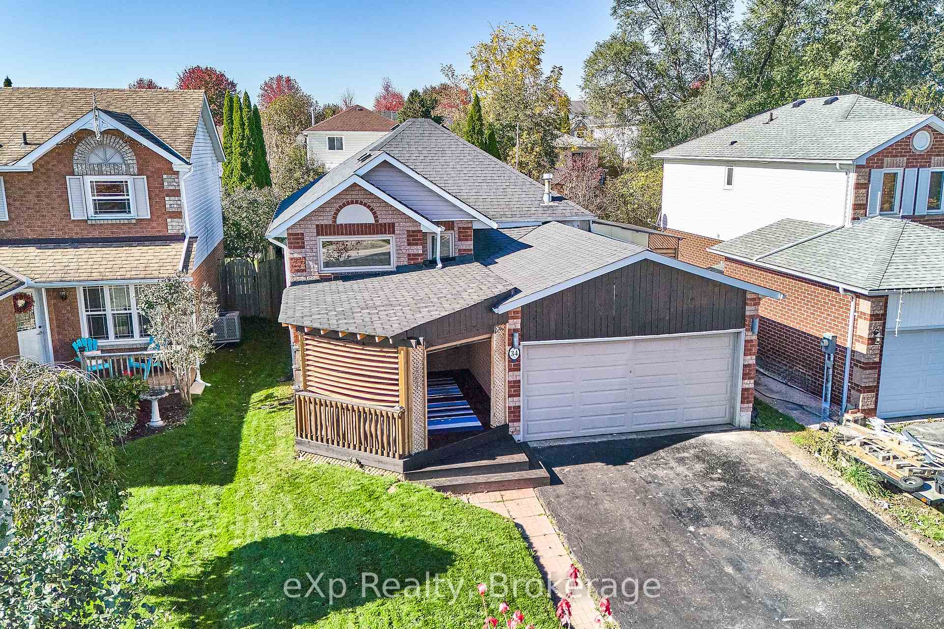 34 Hooper Square, Clarington, ON L1C 4X8