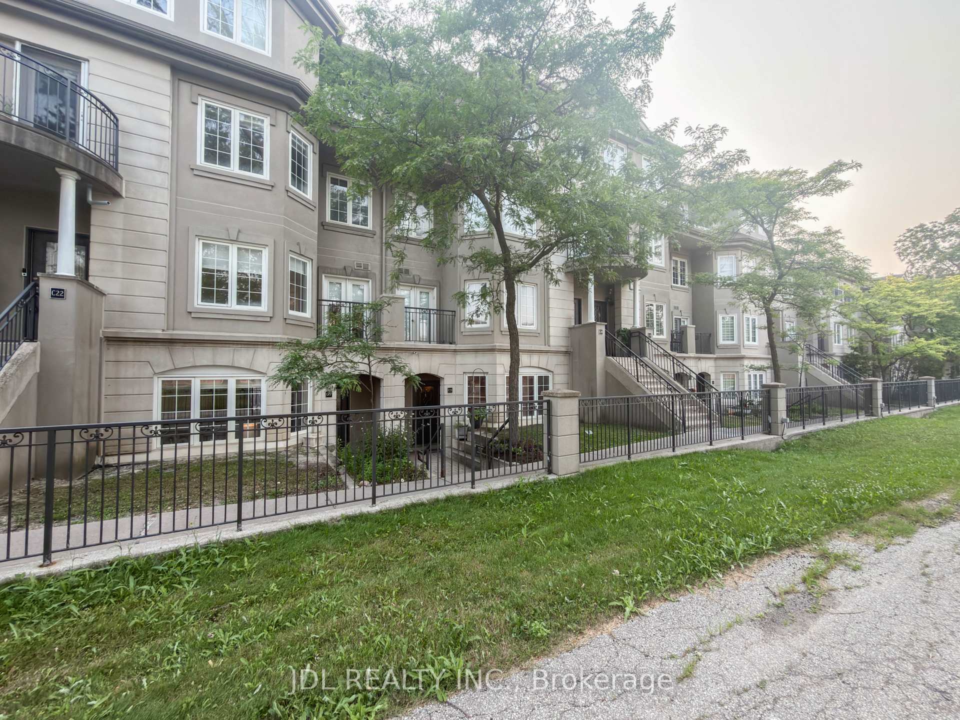108 Finch Avenue W C17, Toronto, ON M2N 6W6