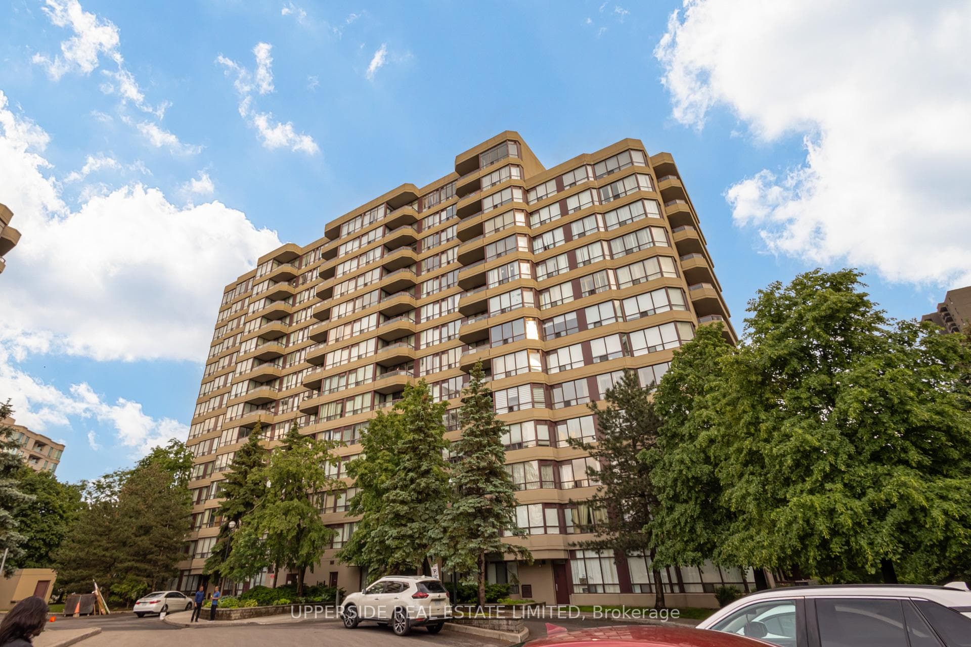 81 Townsgate Drive 1204, Vaughan, ON L4J 8E8