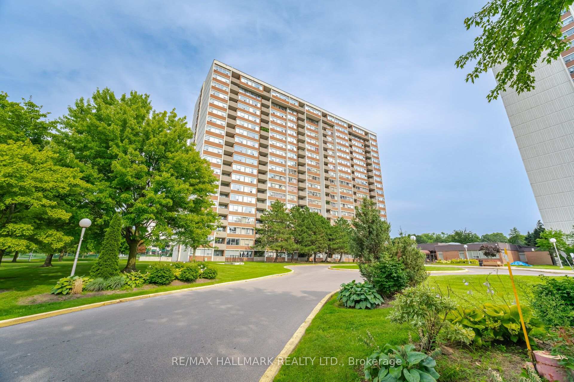 45 Silver Springs Boulevard 1504, Toronto, ON M1V 1R2