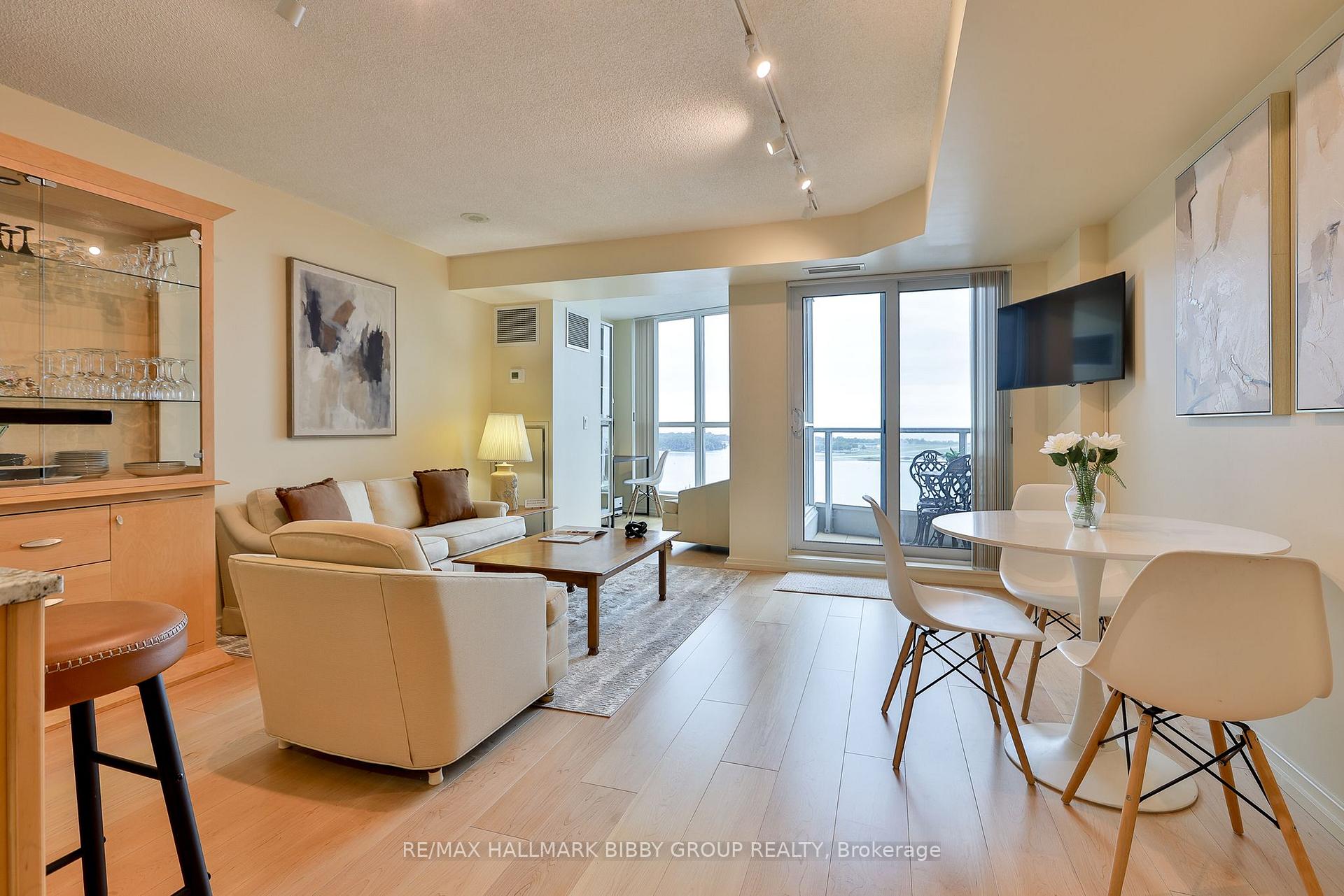 208 Queens Quay 1911, Toronto, ON M5J 2Y5
