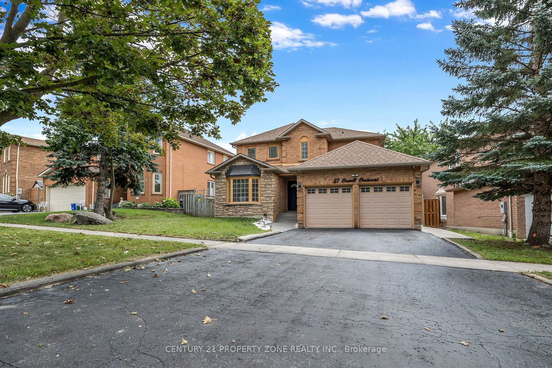 27 Bassett Boulevard, Whitby, ON L1N 9A3