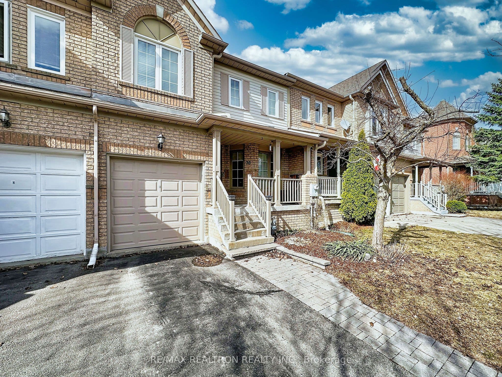 70 Bowler Street, Aurora - Att/Row/Townhouse