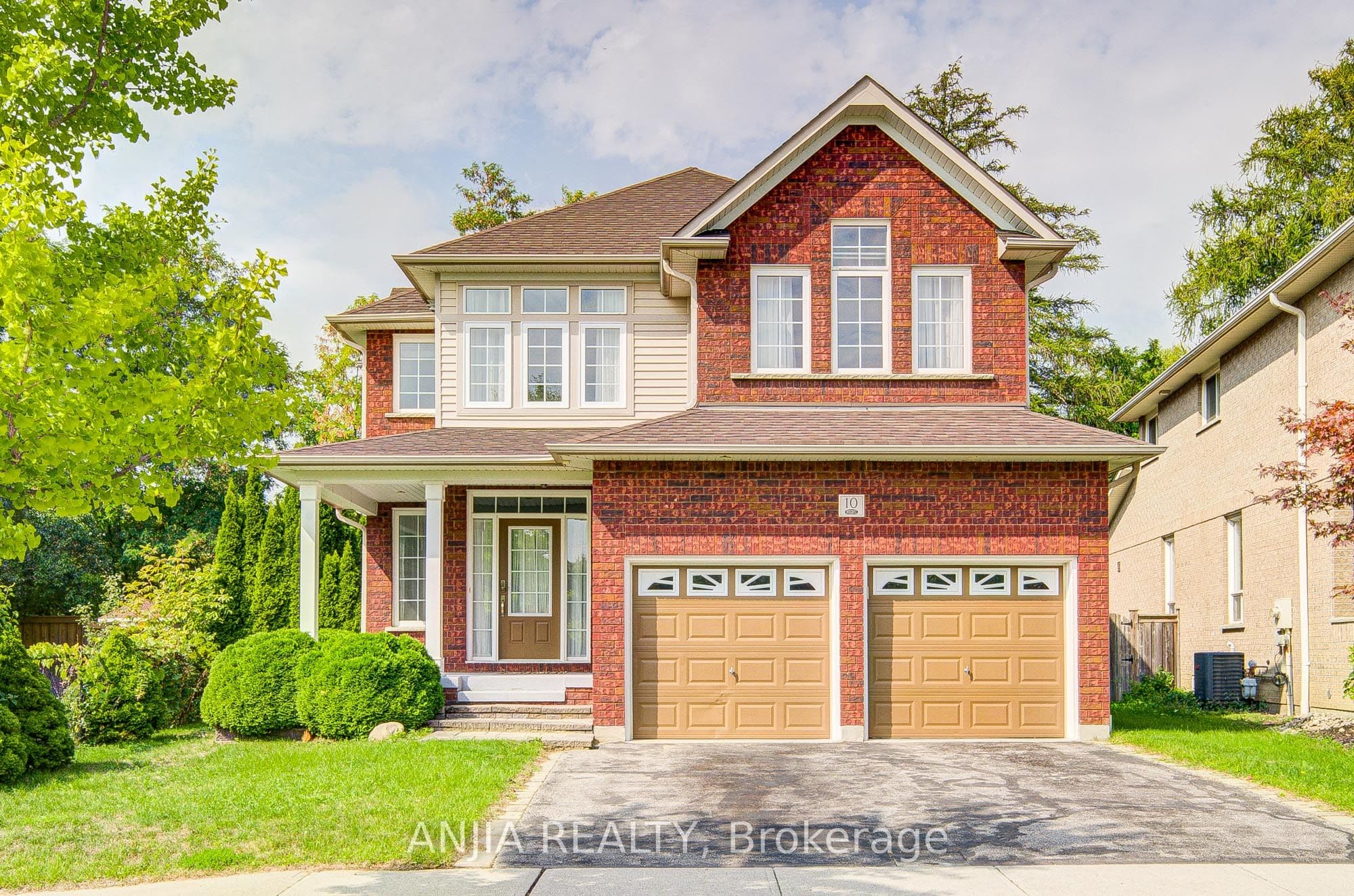 10 Thistledown Crescent, Whitby - Detached