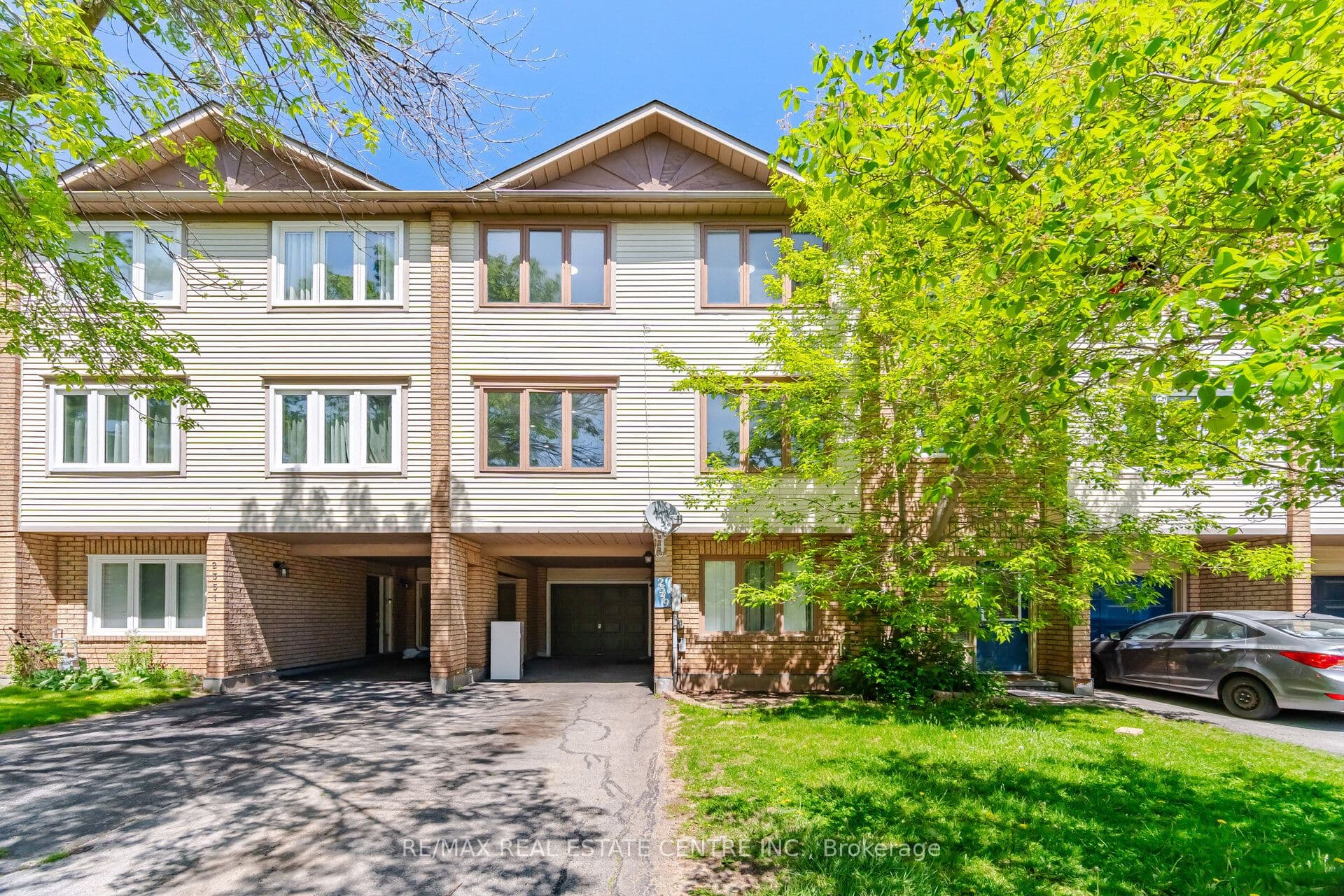 2349 Strawfield Court, Oakville - Att/Row/Townhouse