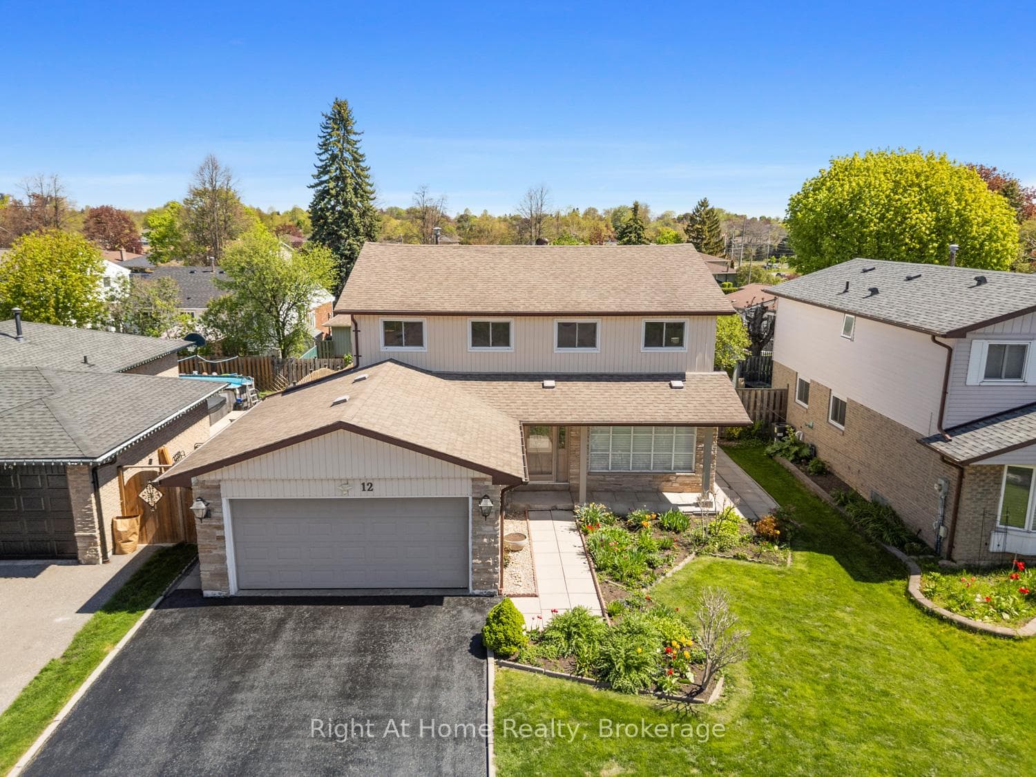 12 Pittmann Crescent, Ajax, ON L1S 3G3