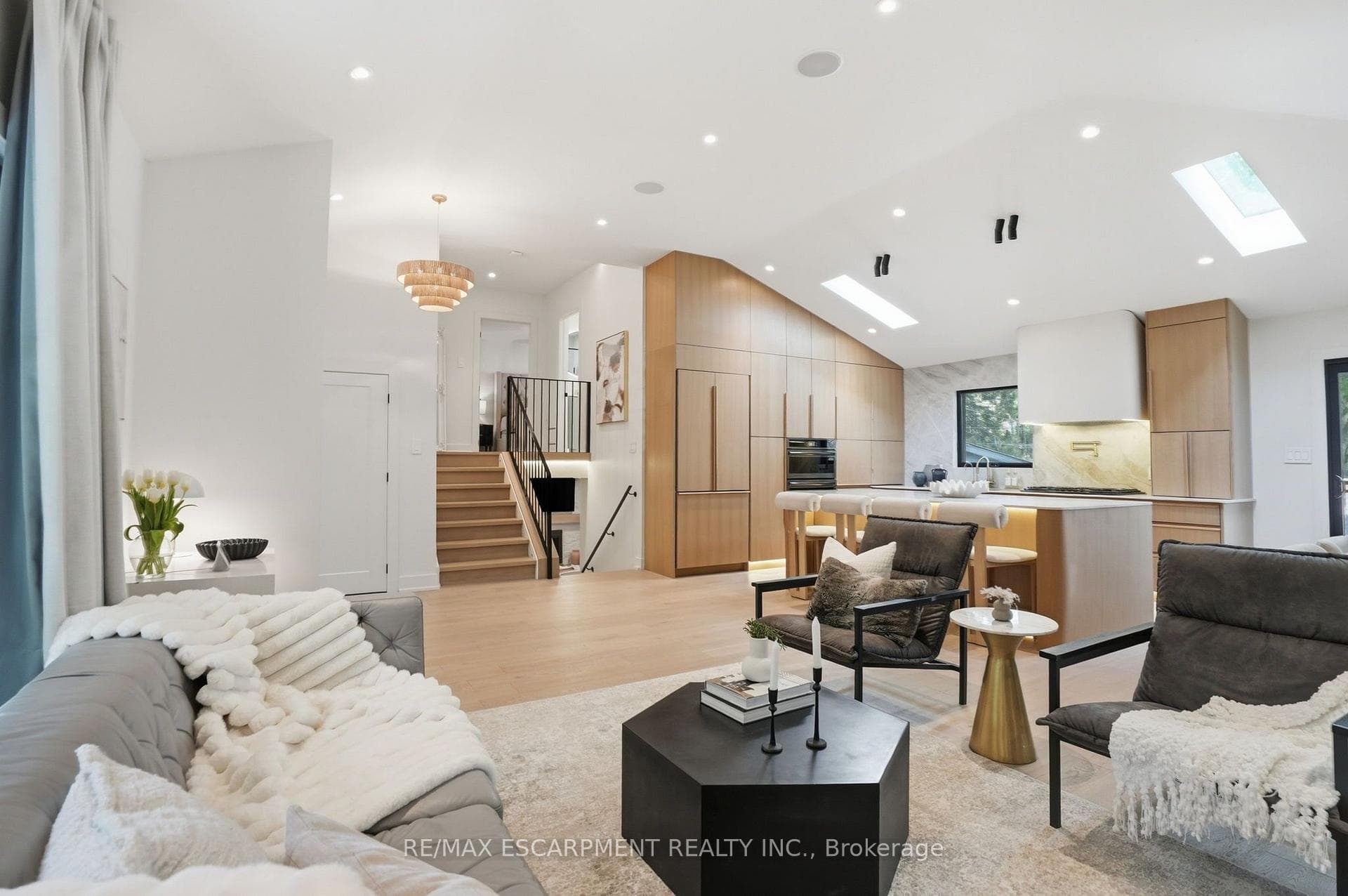 345 Rankin Drive, Burlington, ON L7N 2B2
