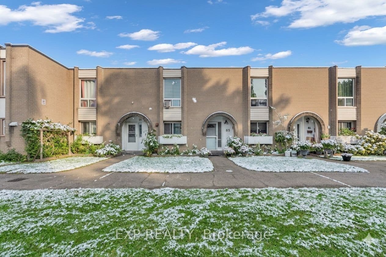 19 London Green Court, Toronto - Condo Townhouse