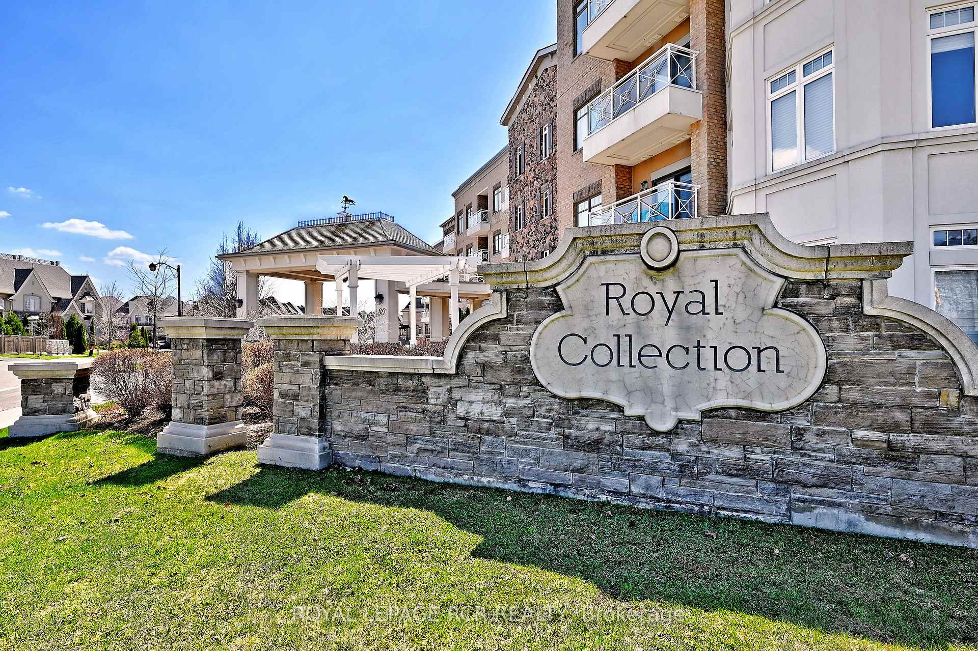 80 Burns Boulevard 416, King, ON L7B 0B3