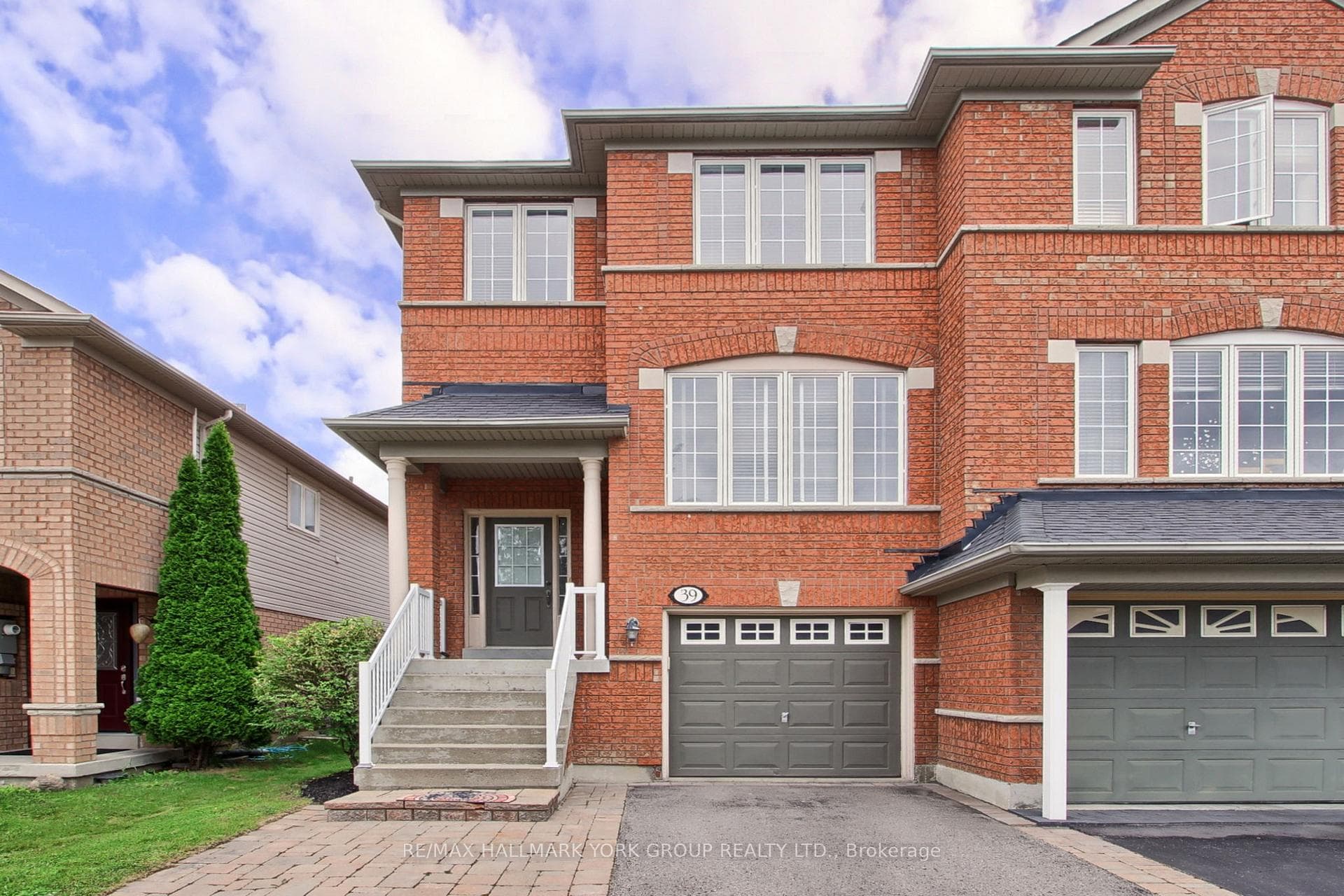 39 Millcliff Circle, Aurora, ON L4G 7N7