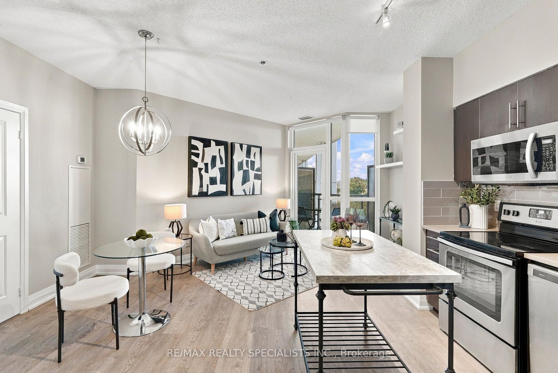65 Speers Road 313, Oakville, ON L6K 0J1