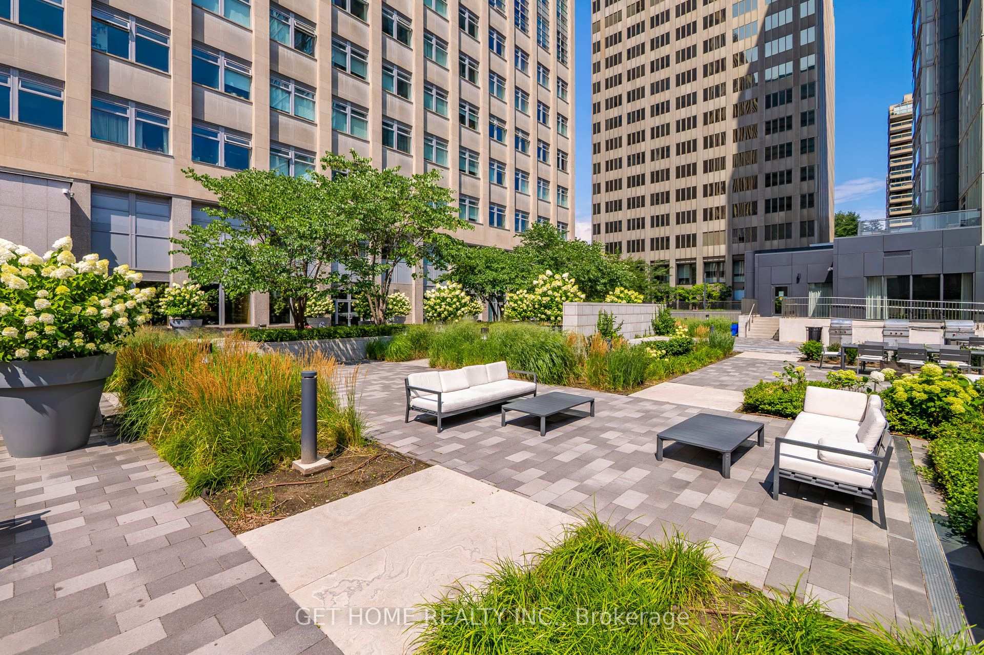 111 St Clair Avenue W 1203, Toronto, ON M4V 1N5