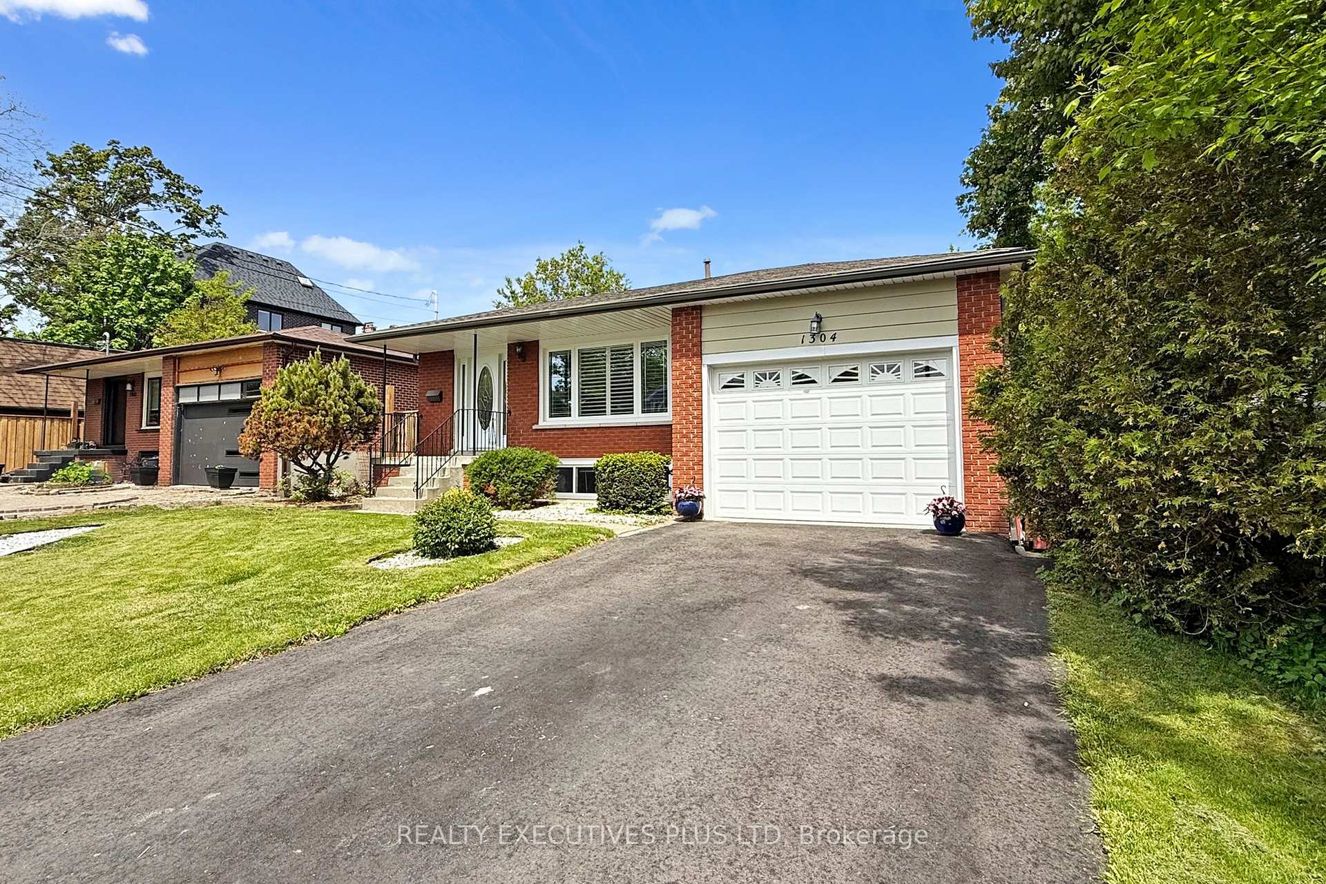 1304 Wharf Street, Pickering, ON L1W 1A4