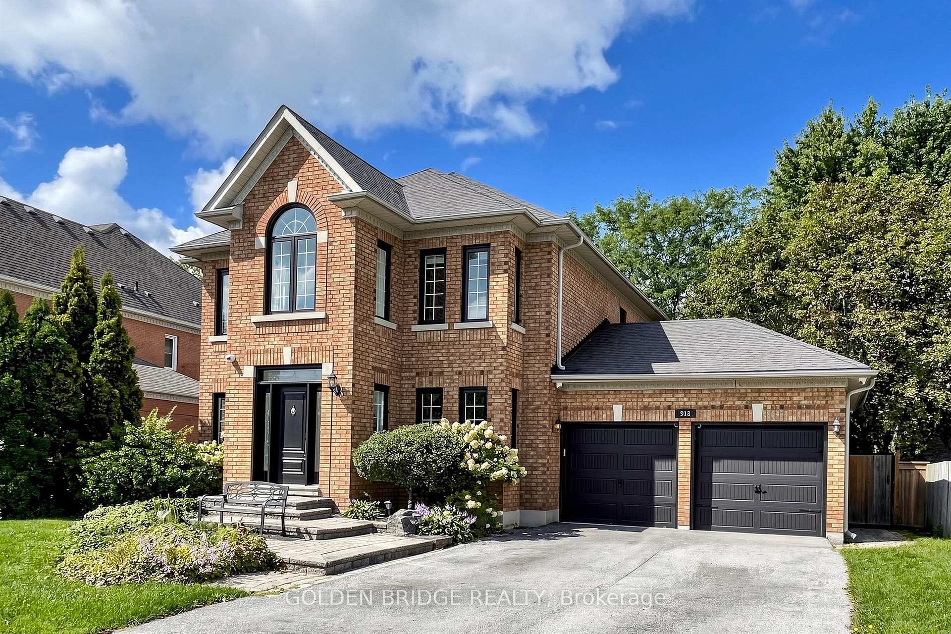 913 Ivsbridge Boulevard, Newmarket, ON L3X 1L6
