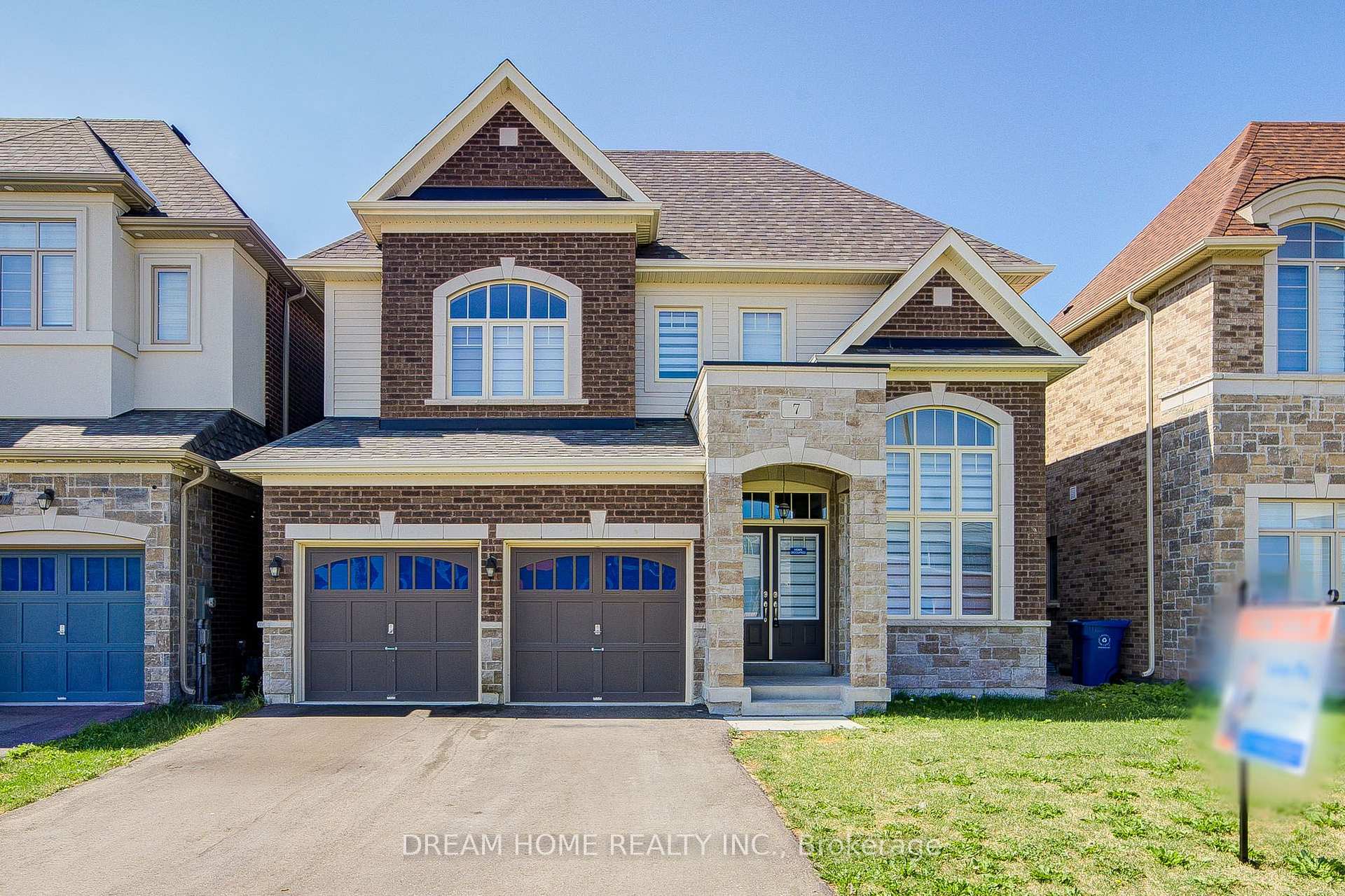7 Charles White Court, East Gwillimbury, ON L9N 0T7
