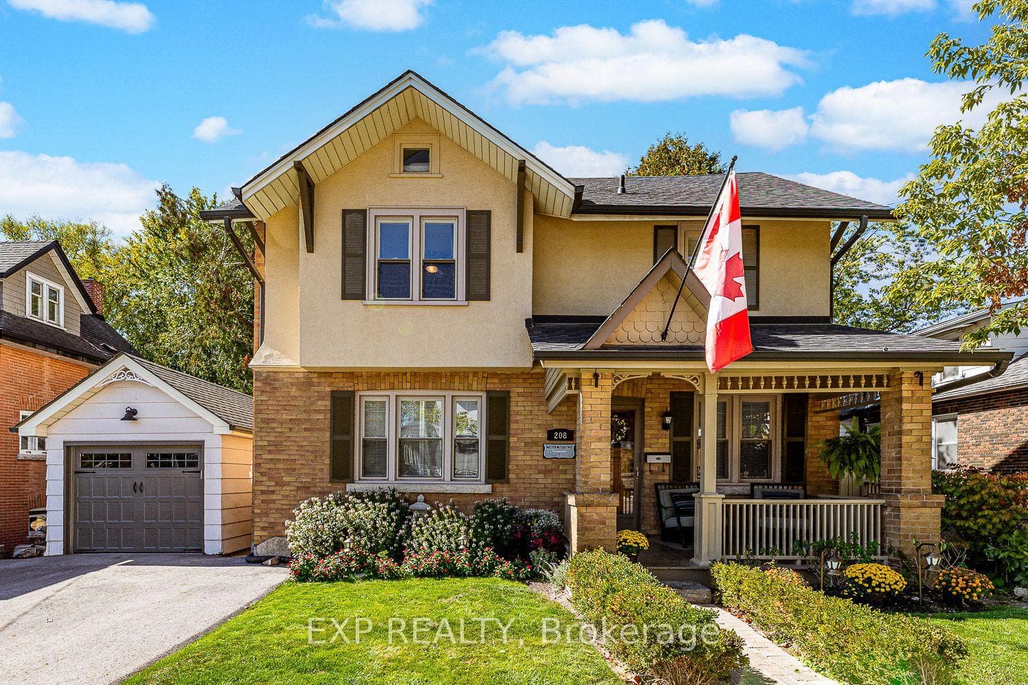 208 Lorne Avenue, Newmarket, ON L3Y 4K2