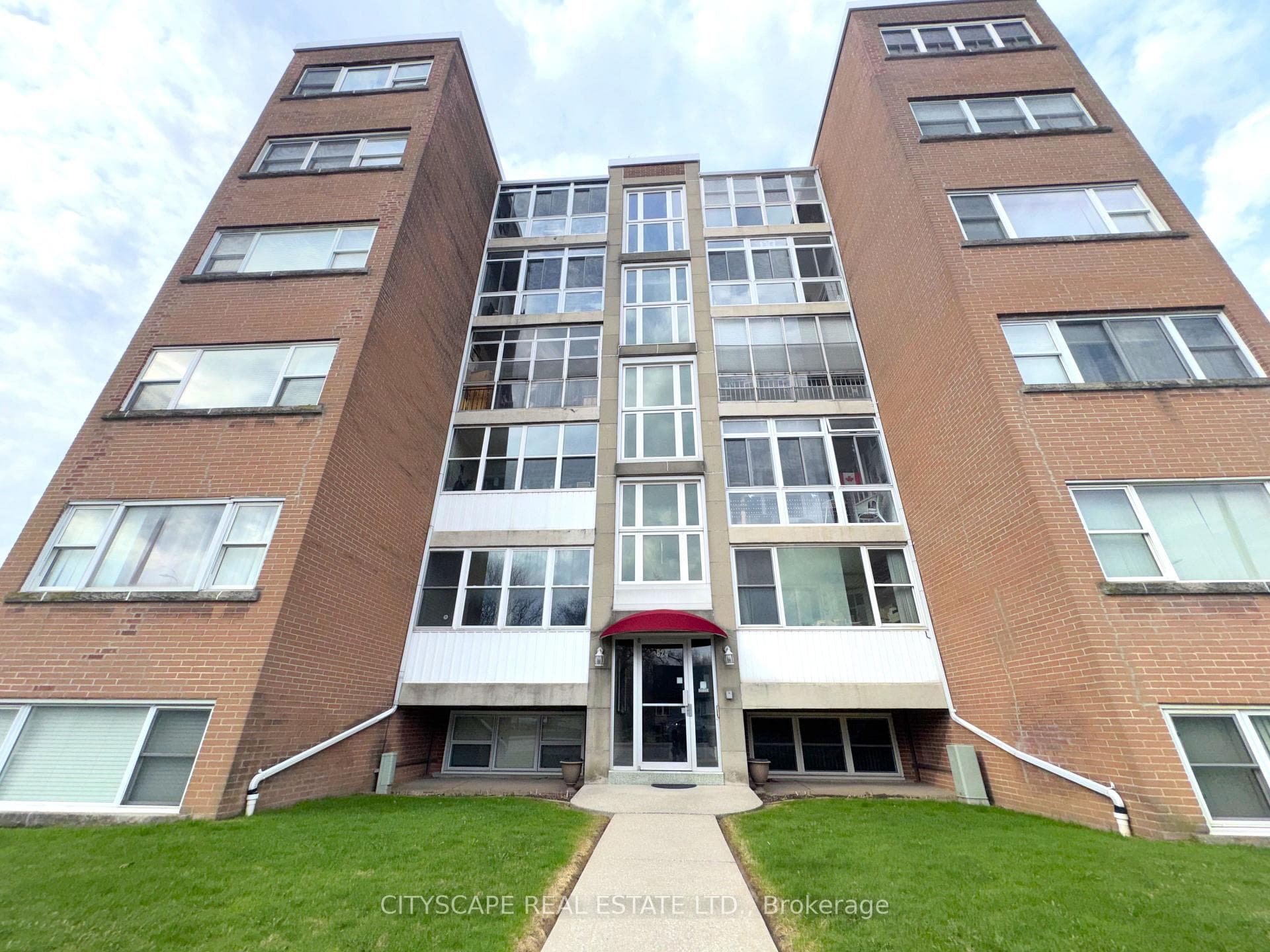 824 Brant Street 25, Burlington, ON L7R 2J5