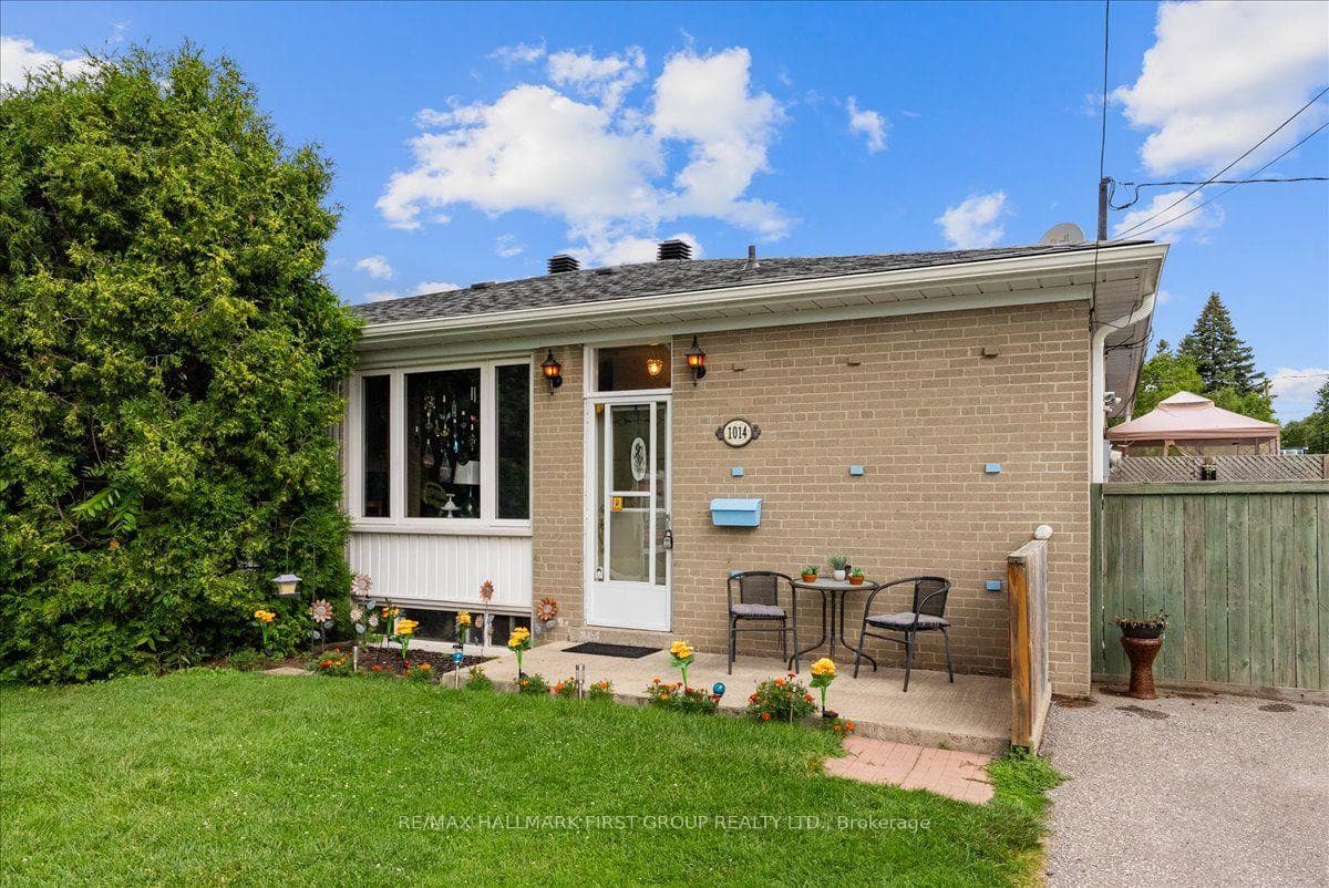 1014 Dunlop Street E, Whitby, ON L1N 1T4