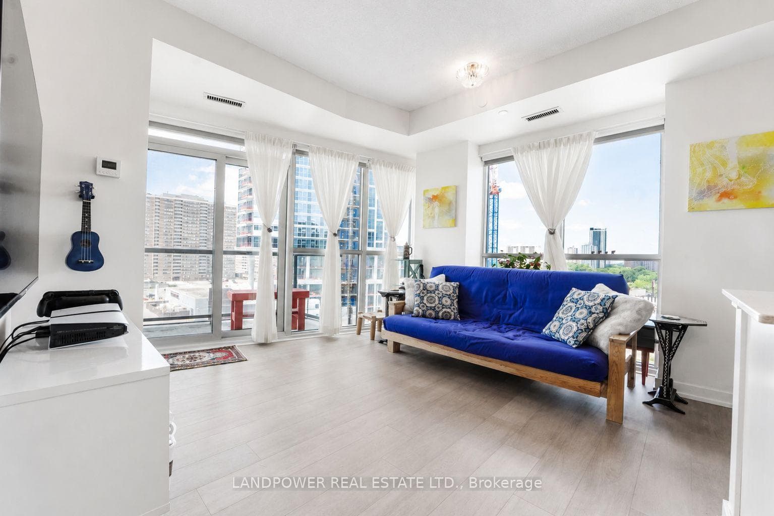 8 Trent Avenue 824, Toronto, ON M4C 5C6