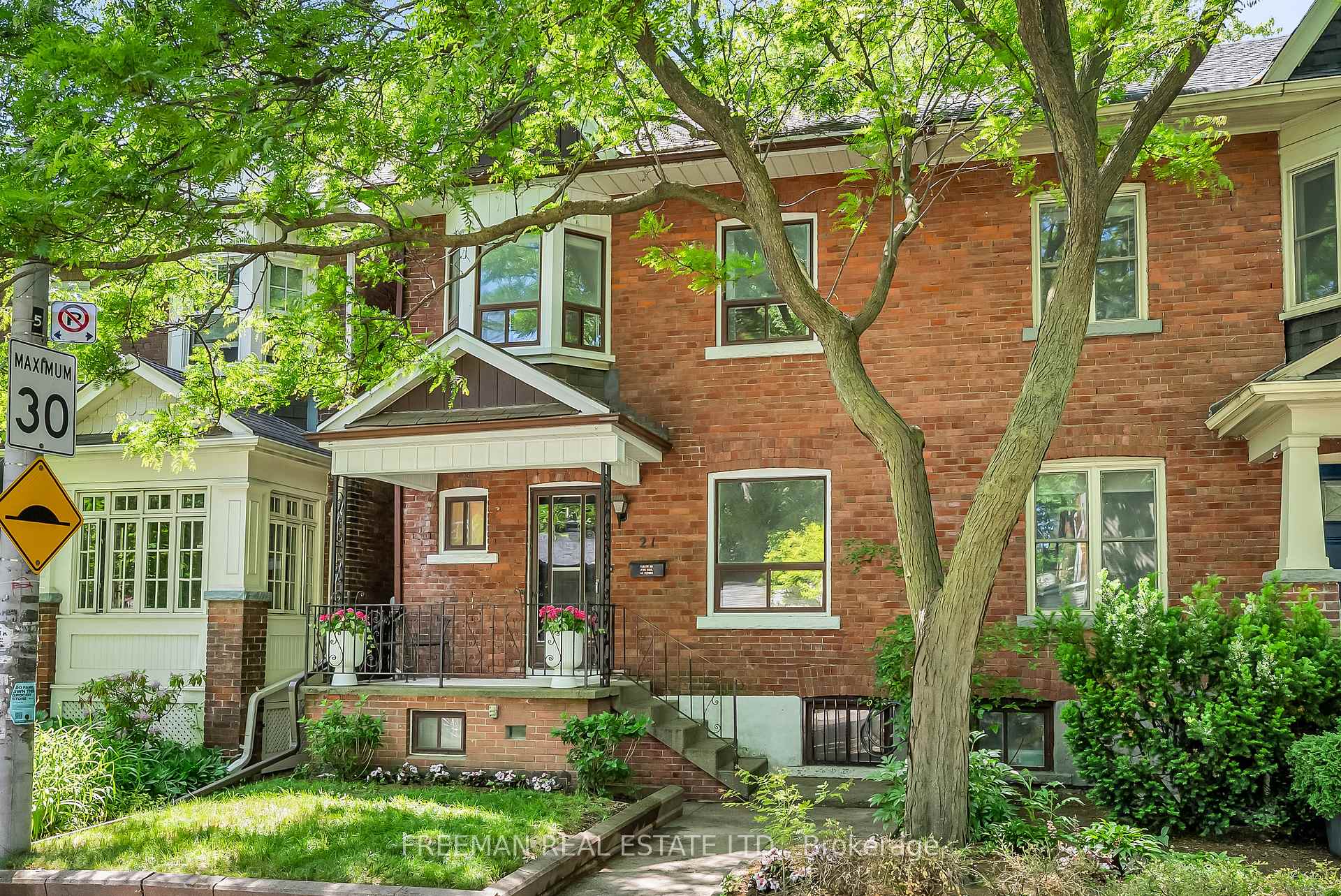 21 London Street, Toronto C02, ON M6G 1M8