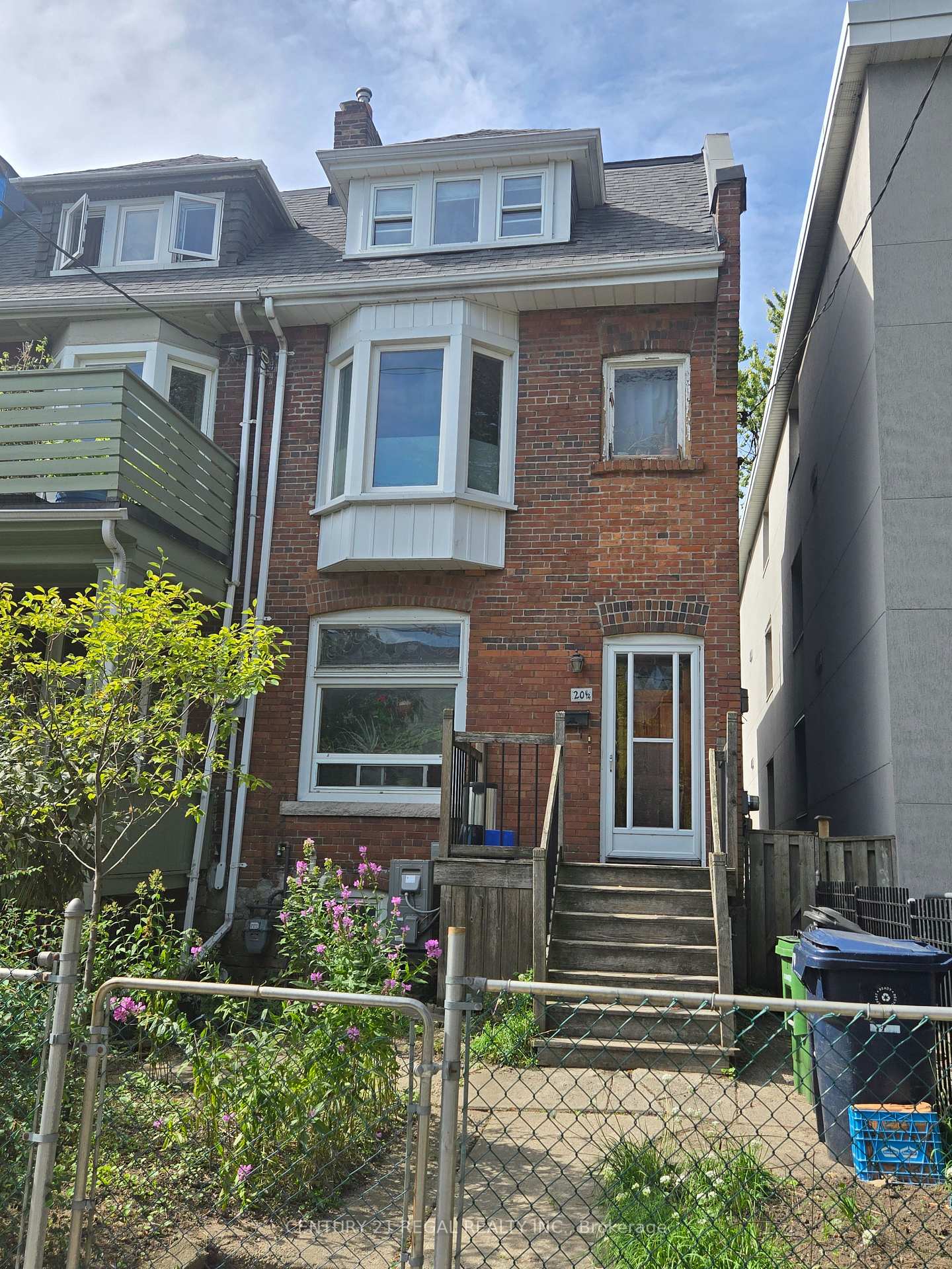 201/2 O'hara Avenue NE, Toronto, ON M6K 2P8