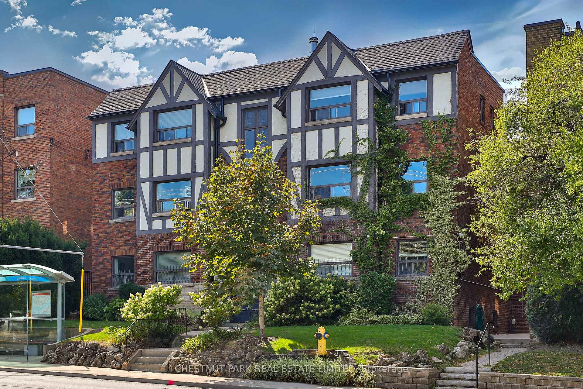 1648 Bathurst Street 5, Toronto, ON M5P 3J7